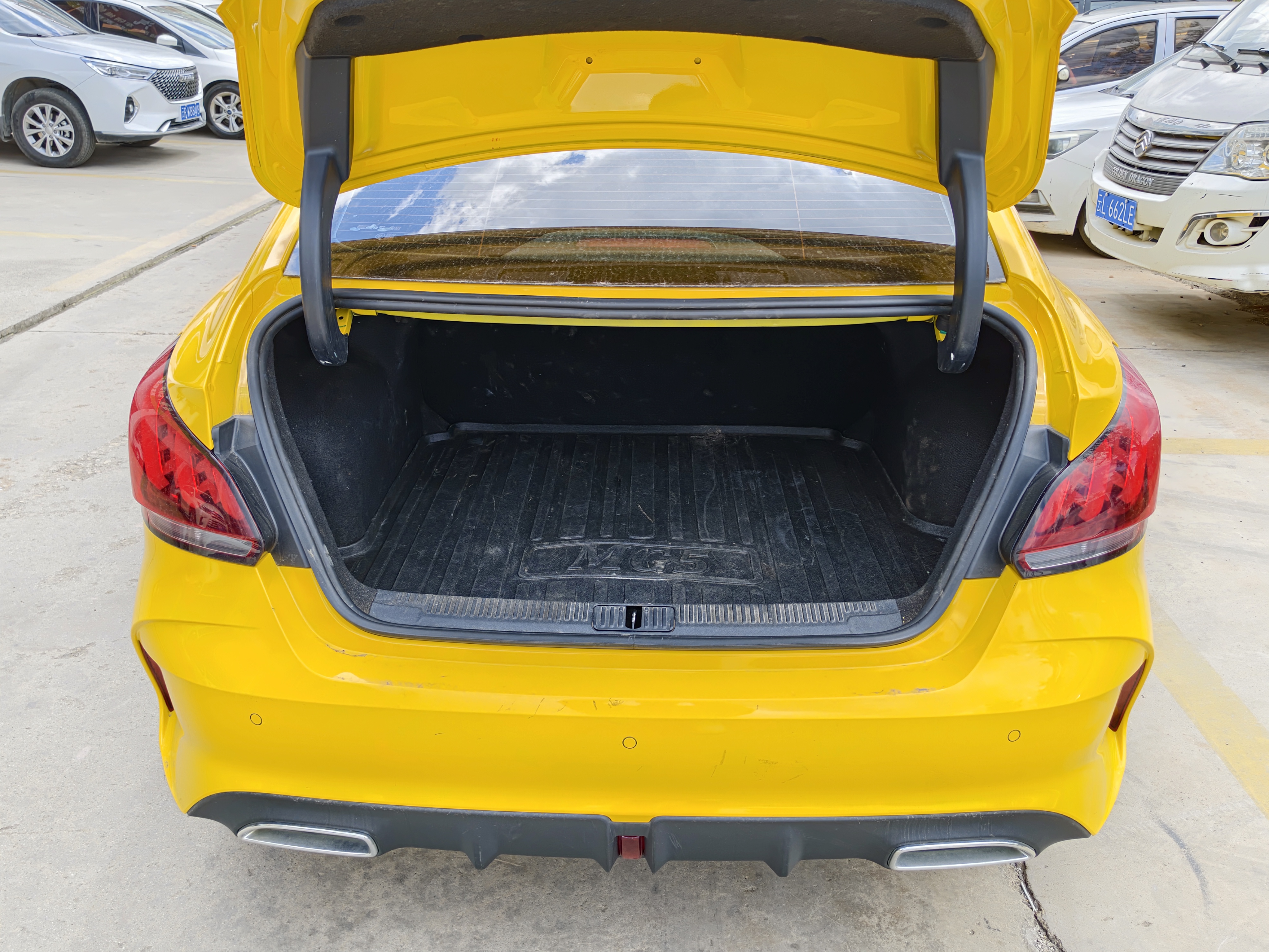 5 2022 car image #9