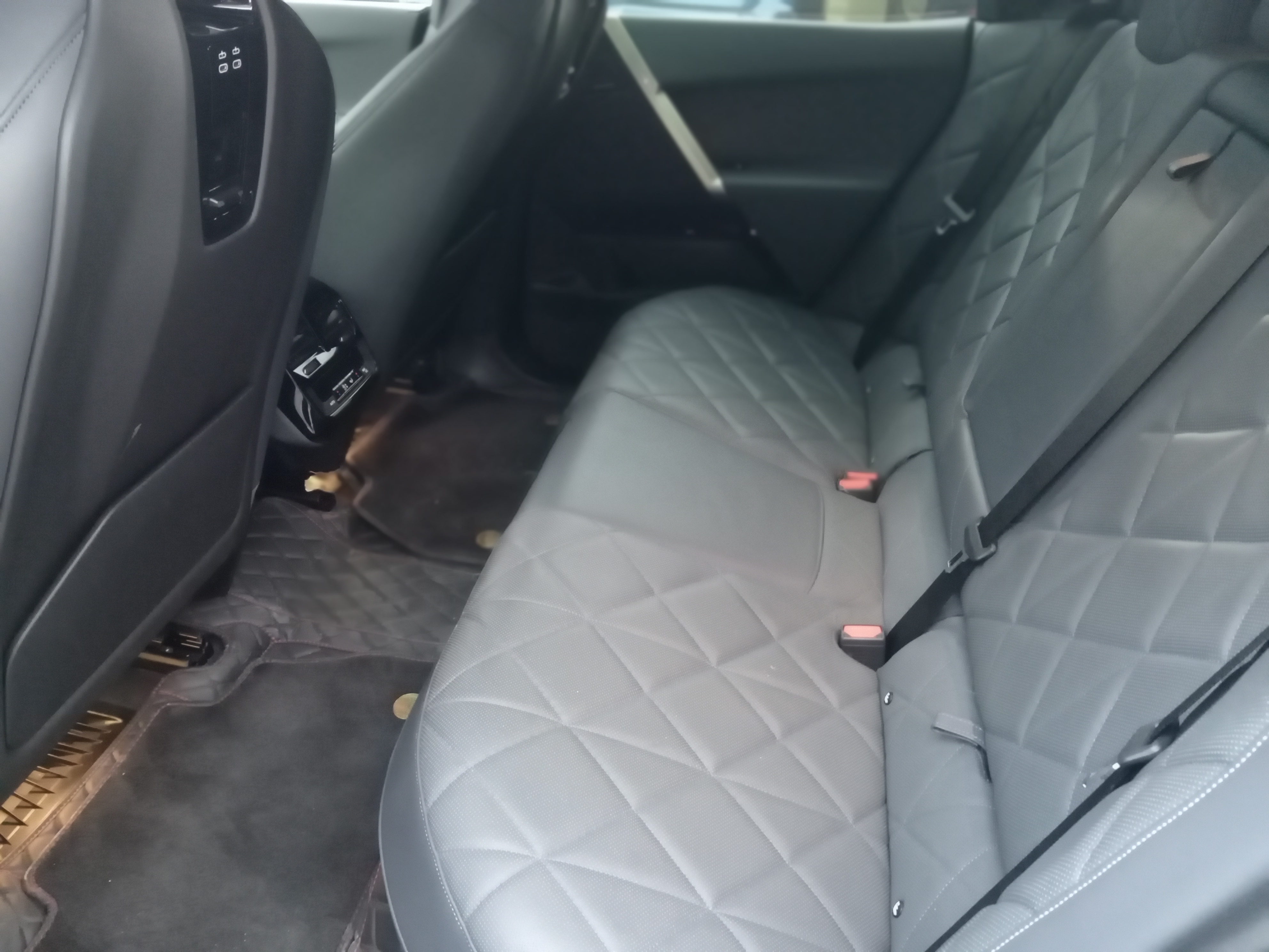 BMW iX 2023 car image #9