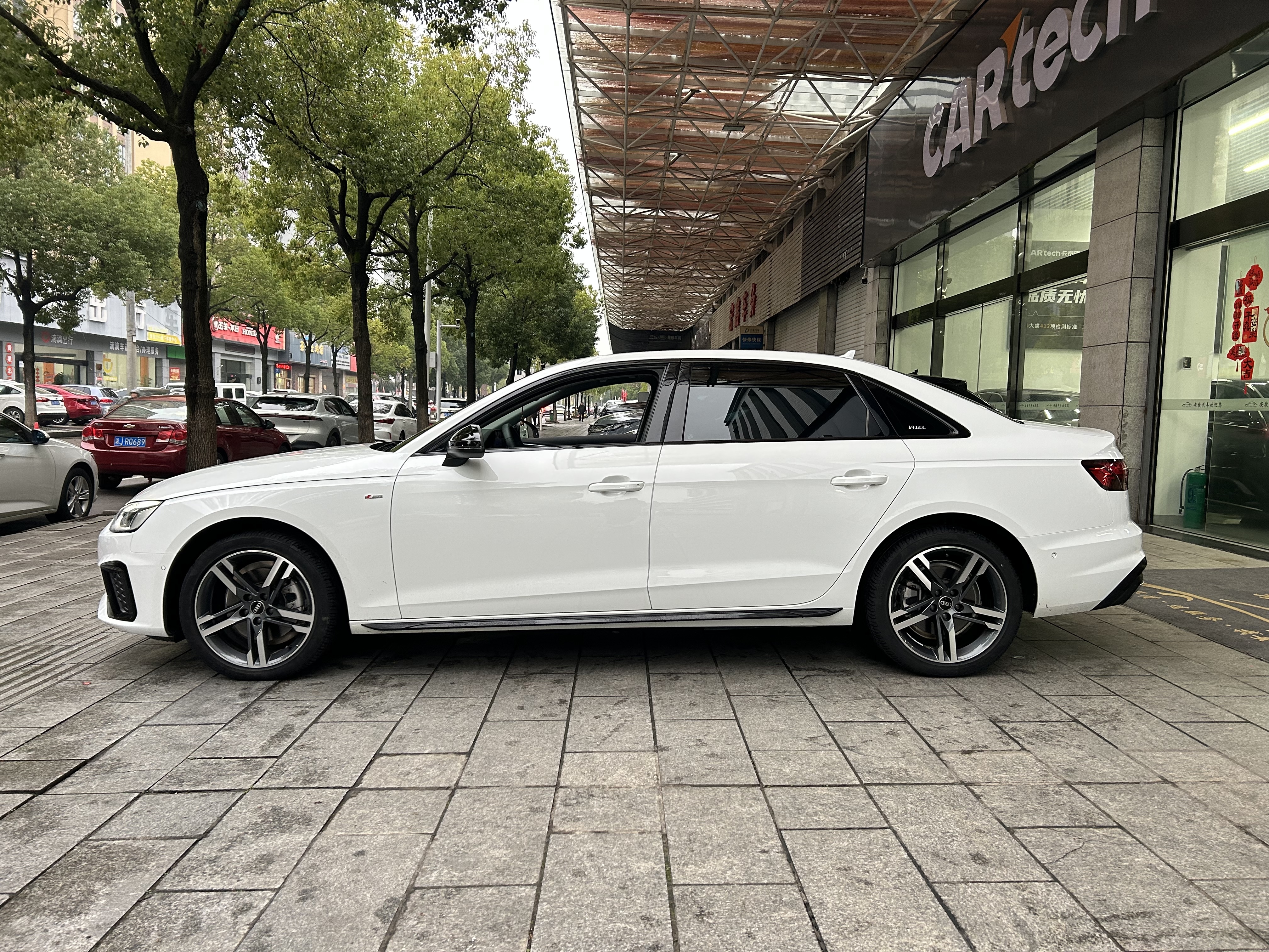 Audi A4L 2022 car image #9