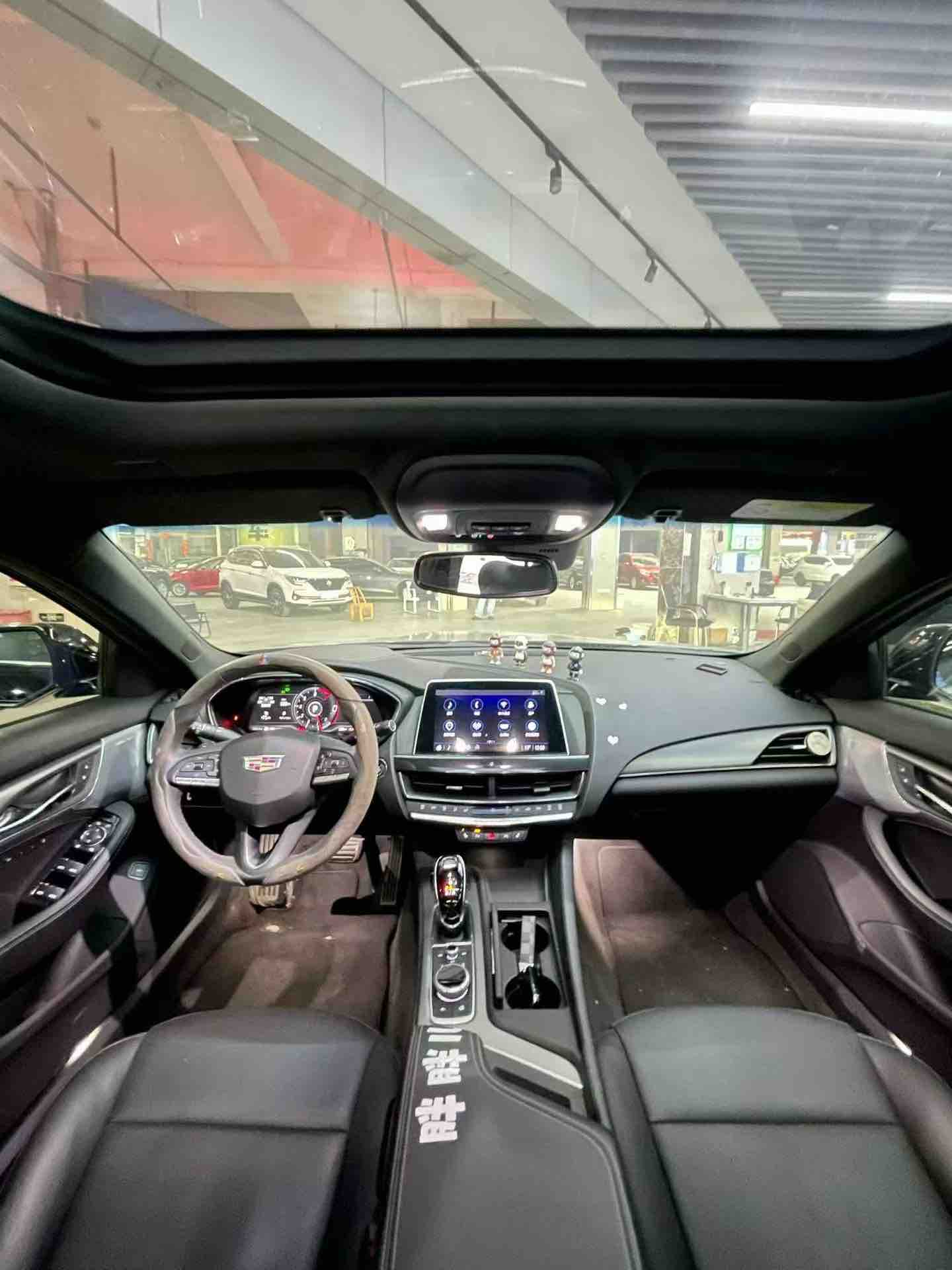 2022 car image #9