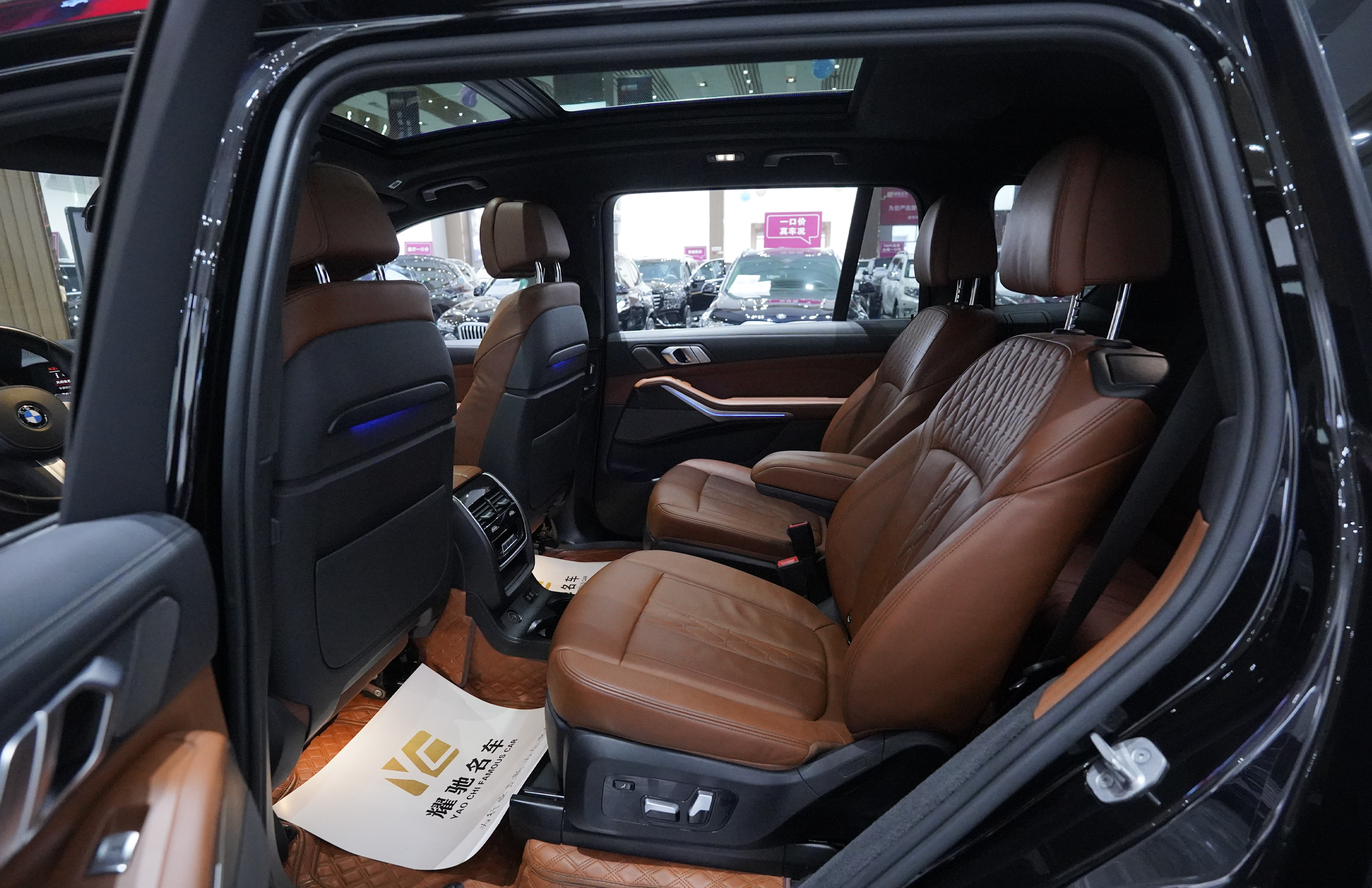 BMW X7 M60i 2022 car image #9