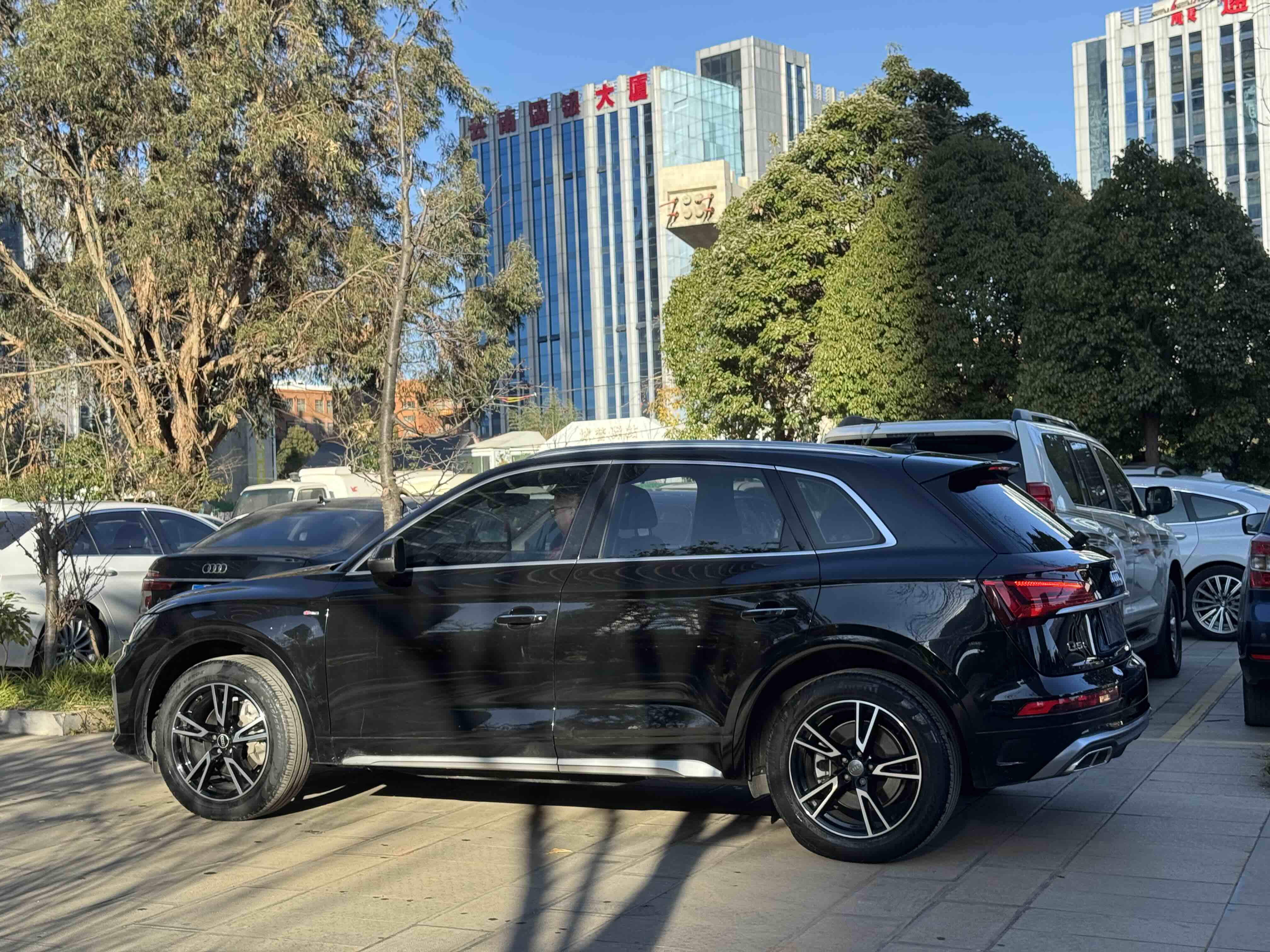 Audi Q5L Sportback 2022 immagine di auto #9