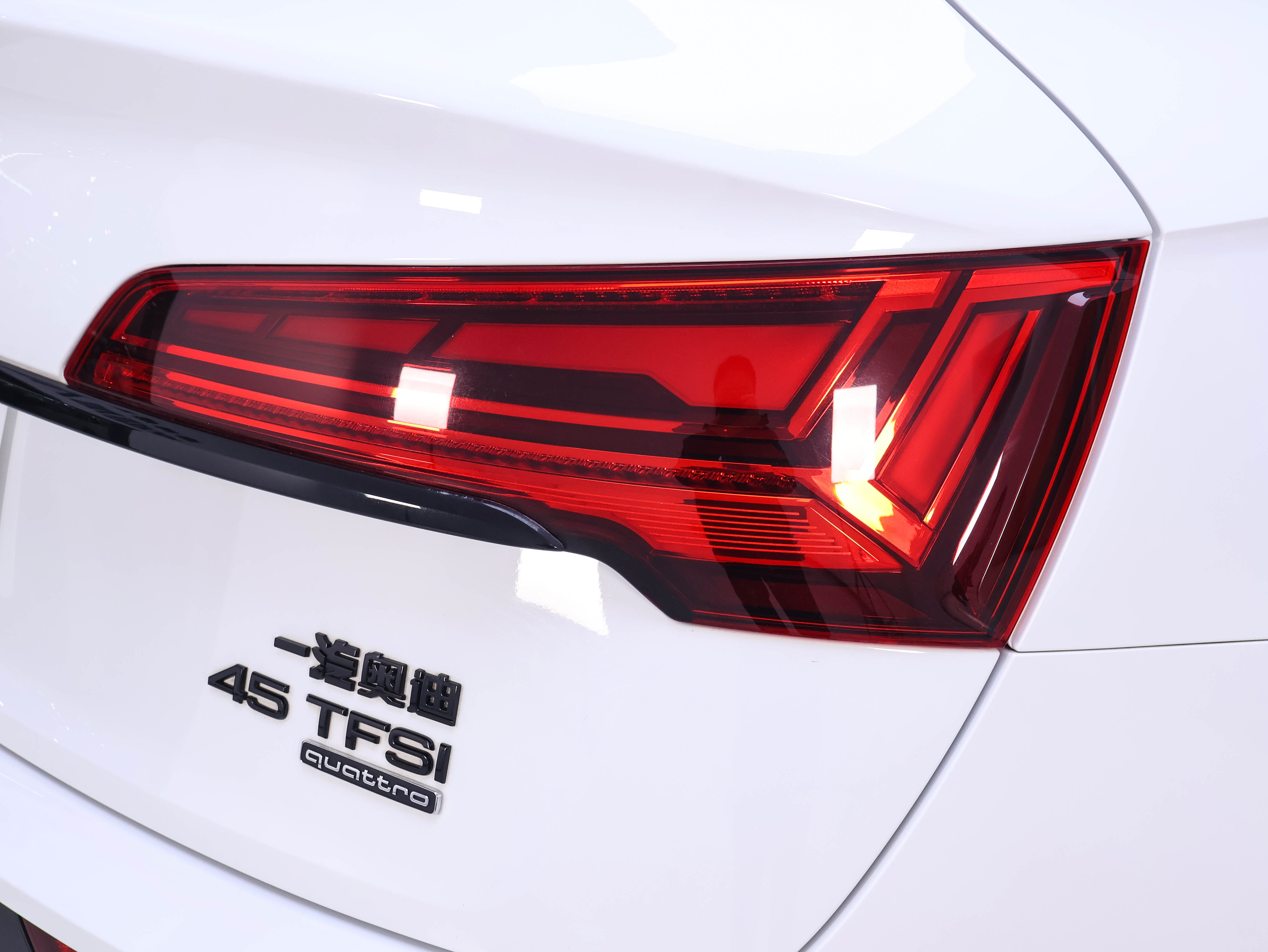 Audi Q5L Sportback 2023 immagine di auto #9