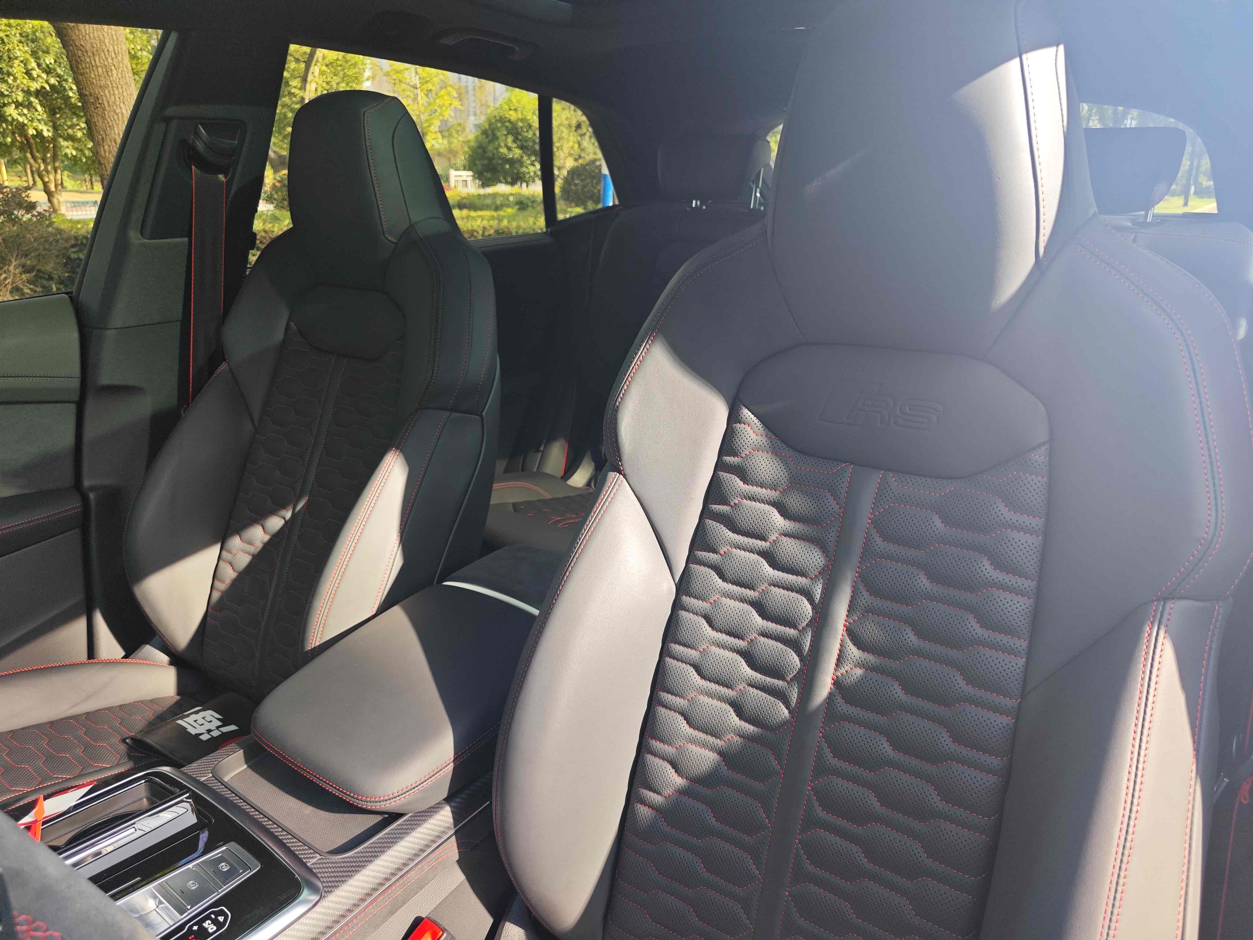 Audi RS Q8 2024 car image #9