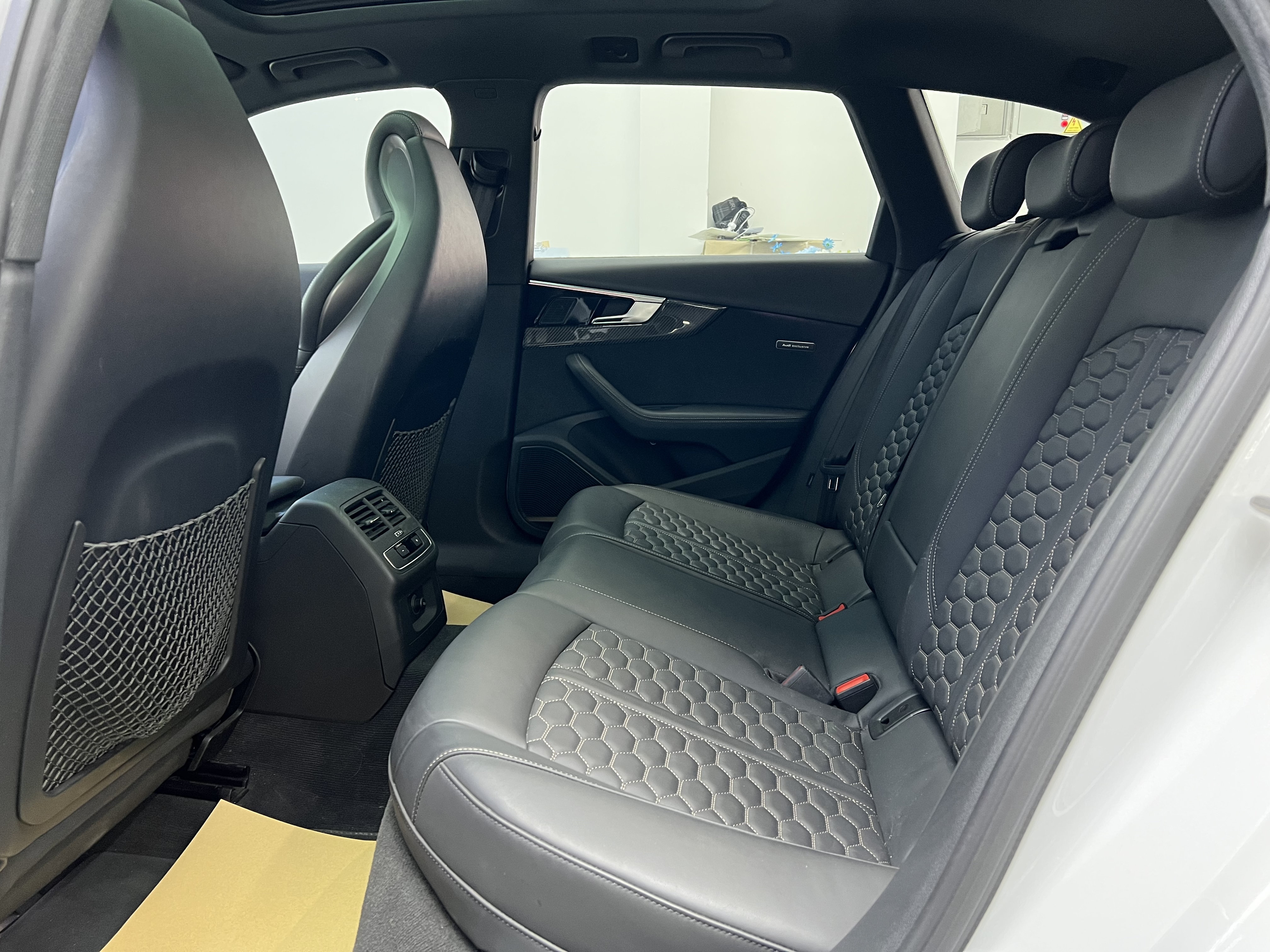 Audi RS 4 2022 car image #9