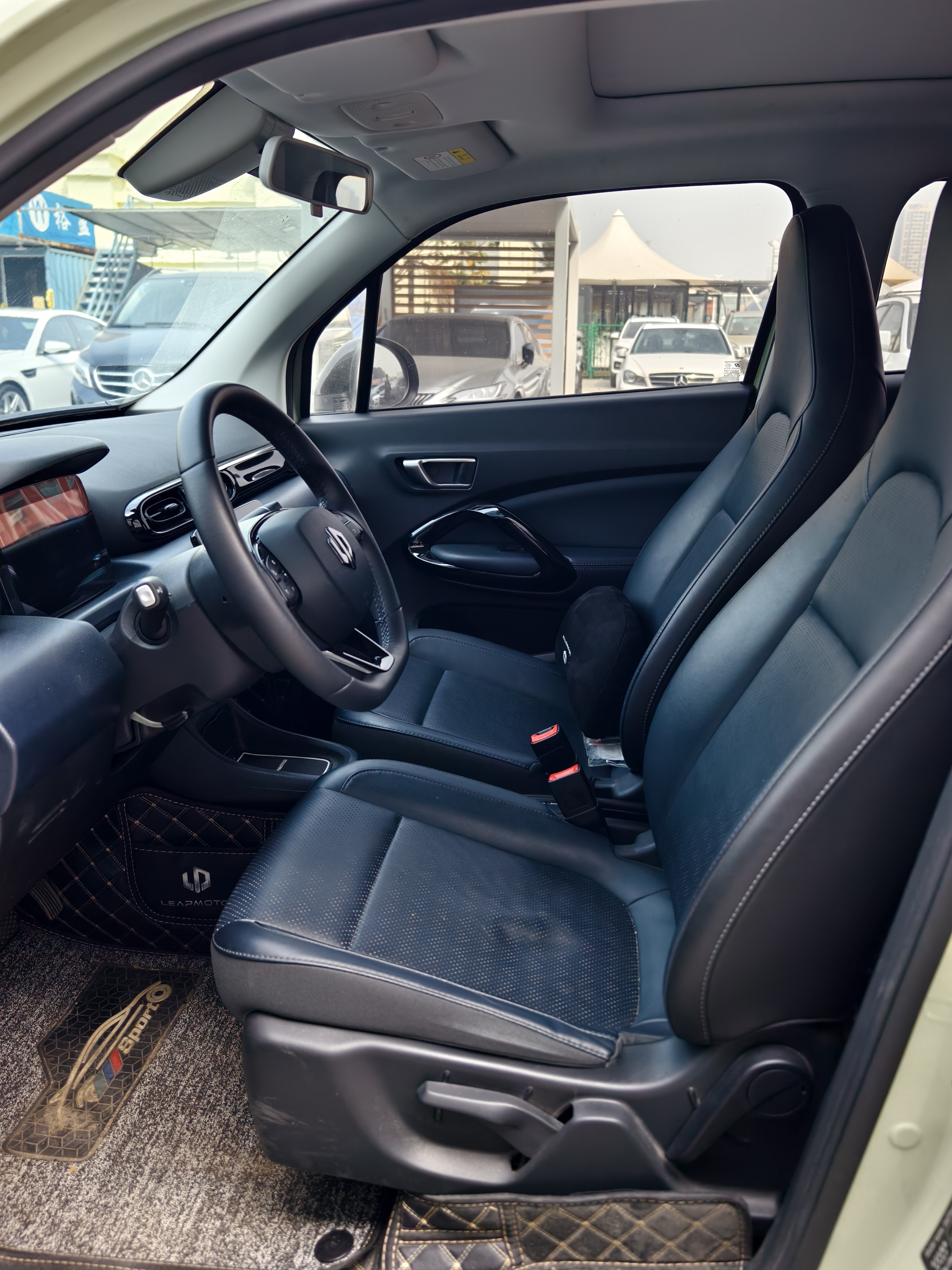 零跑汽车 零跑T03 2022 汽车图片 #9