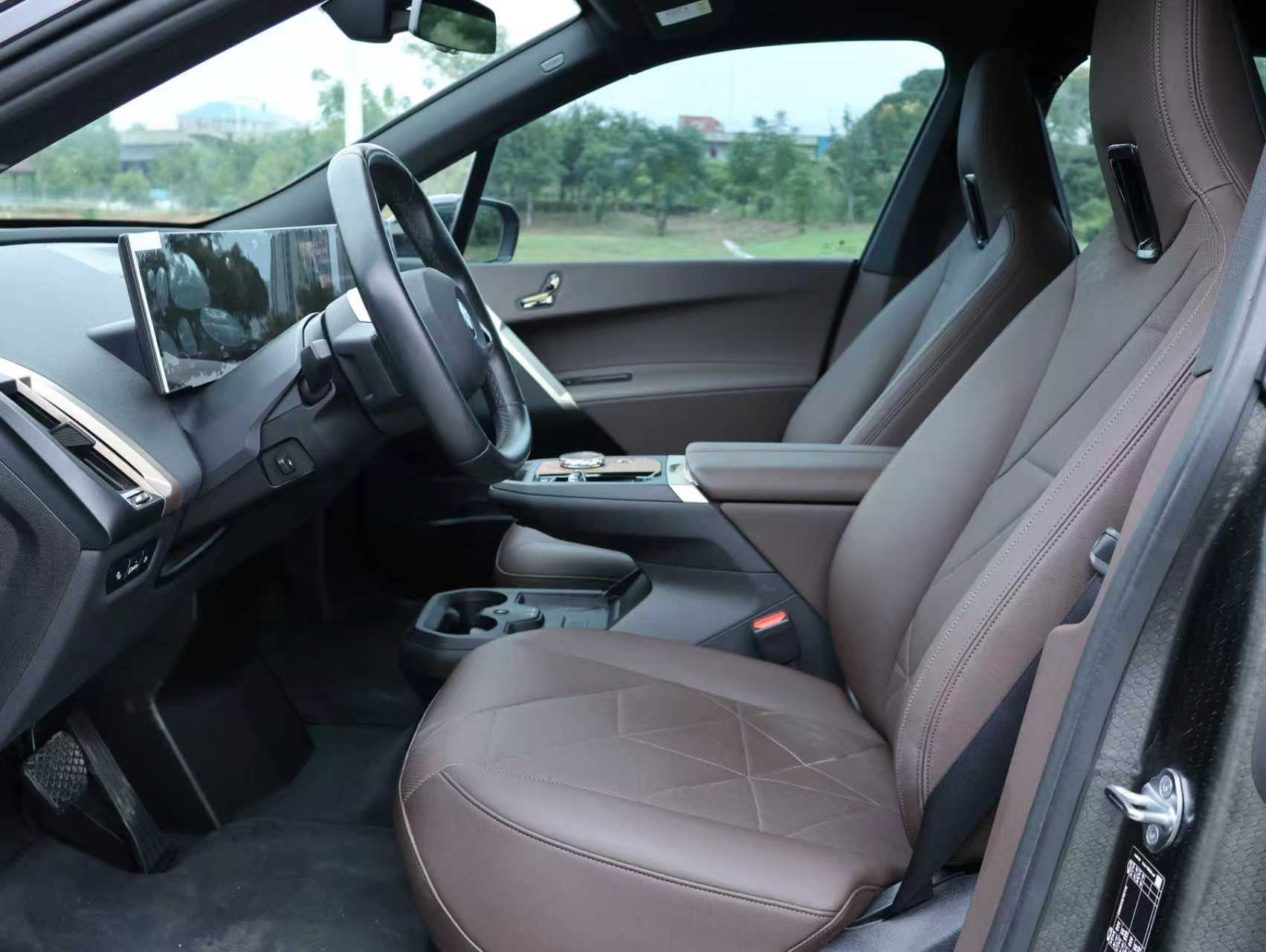 BMW iX 2023 immagine di auto #9