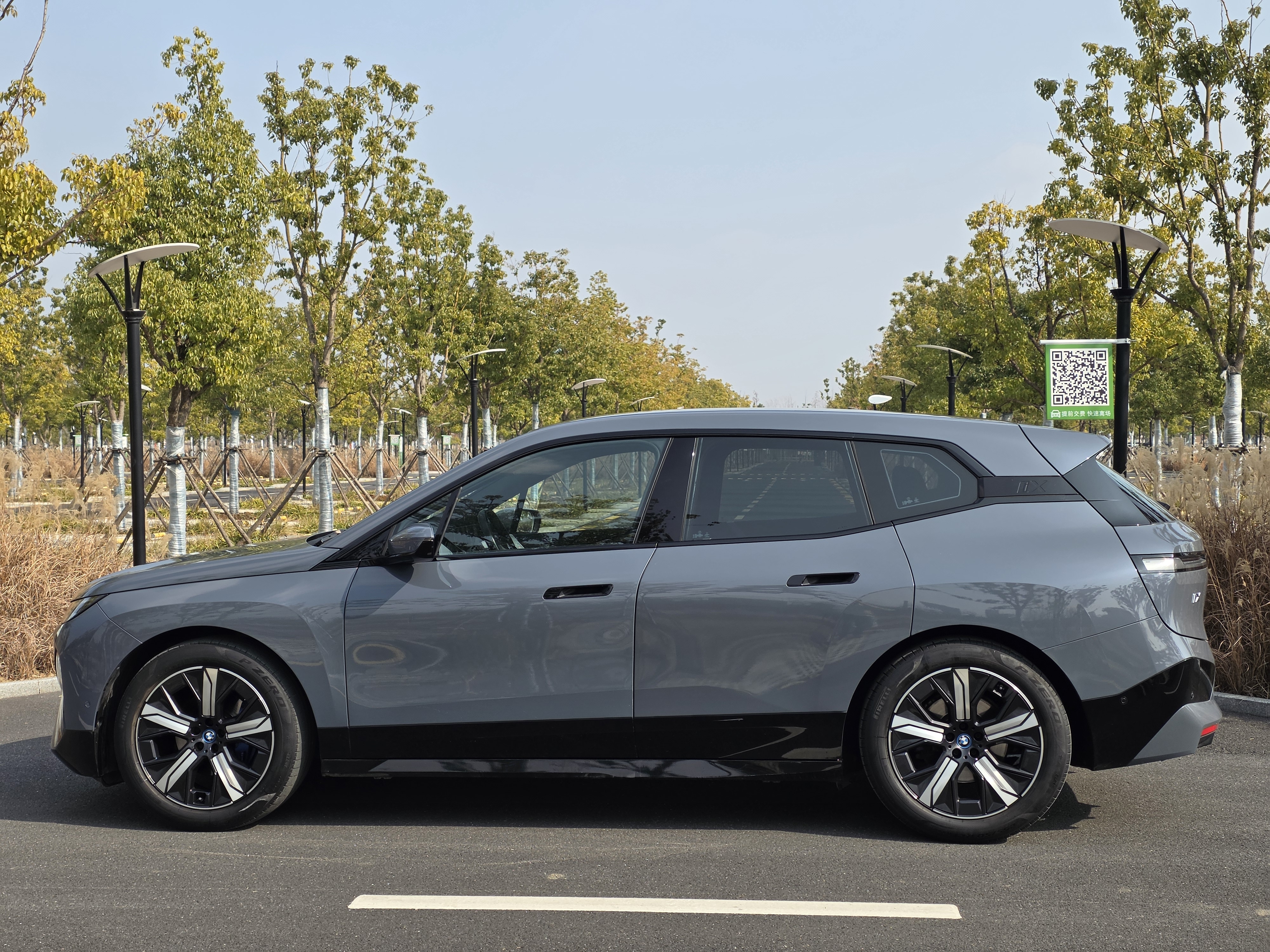 BMW iX 2022 #9 BMW iX 2022 car image #9