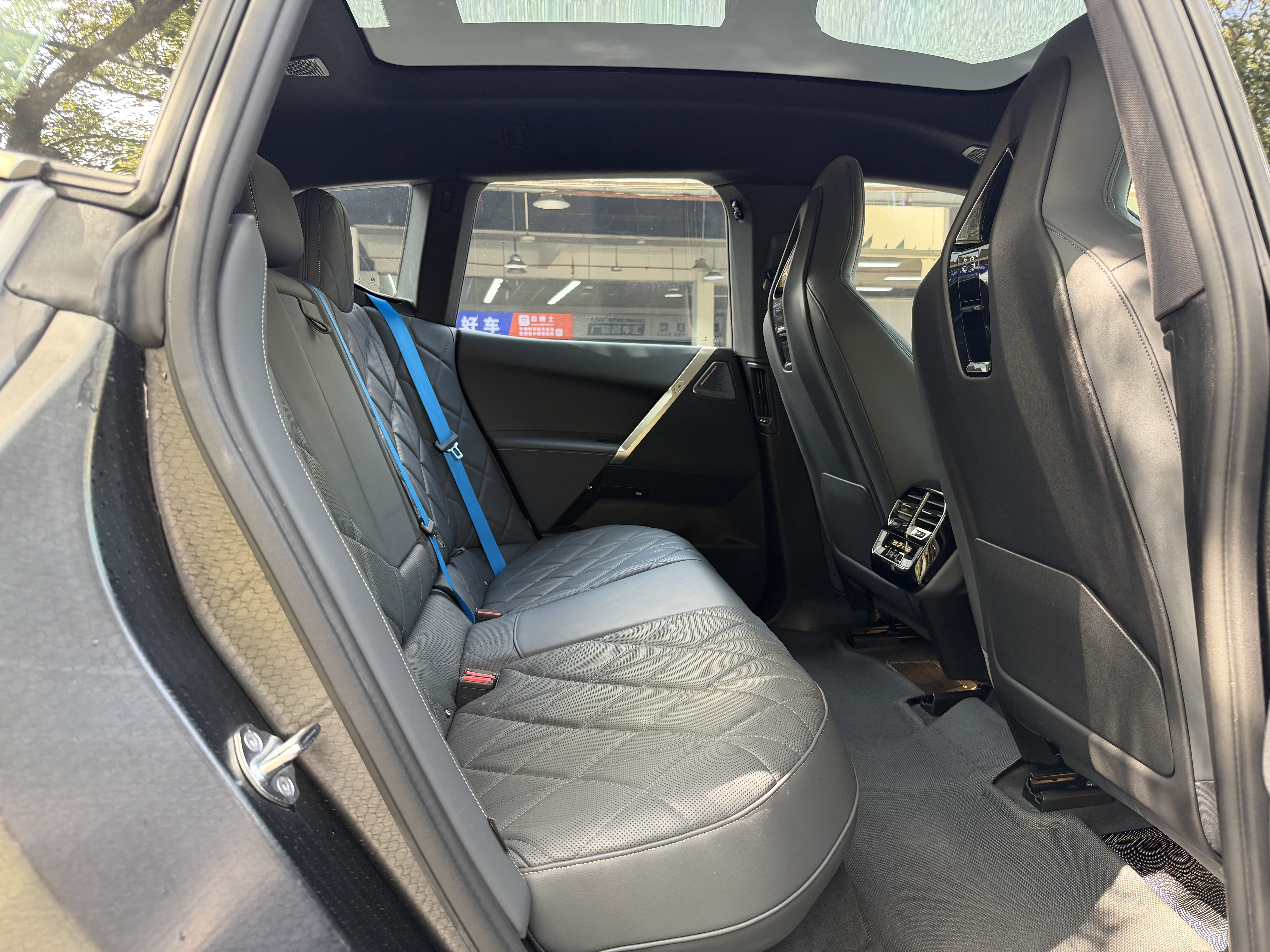 BMW iX M60 2023 car image #9