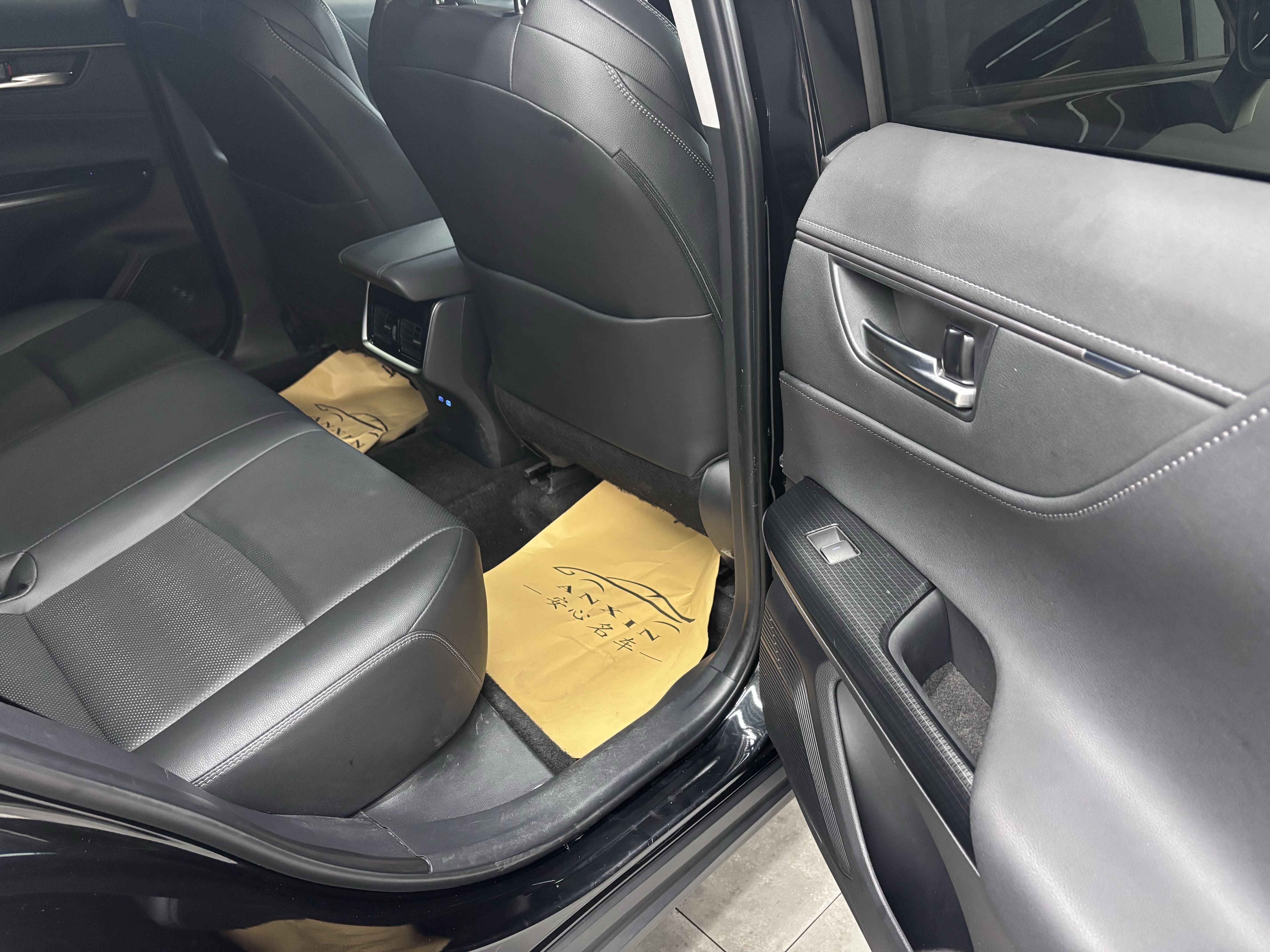 Toyota Venza 2023 car image #9