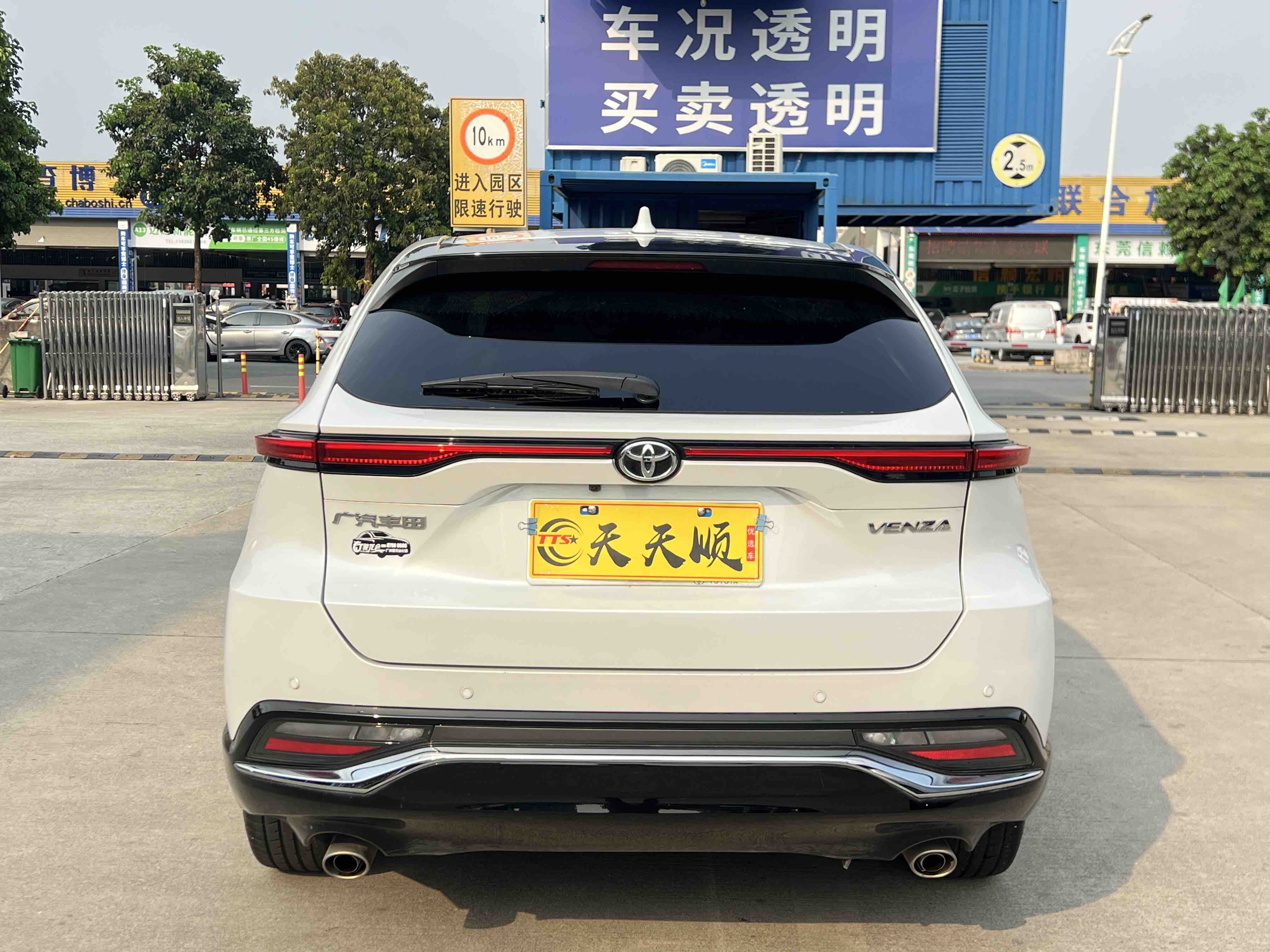 Toyota Venza 2023 car image #9