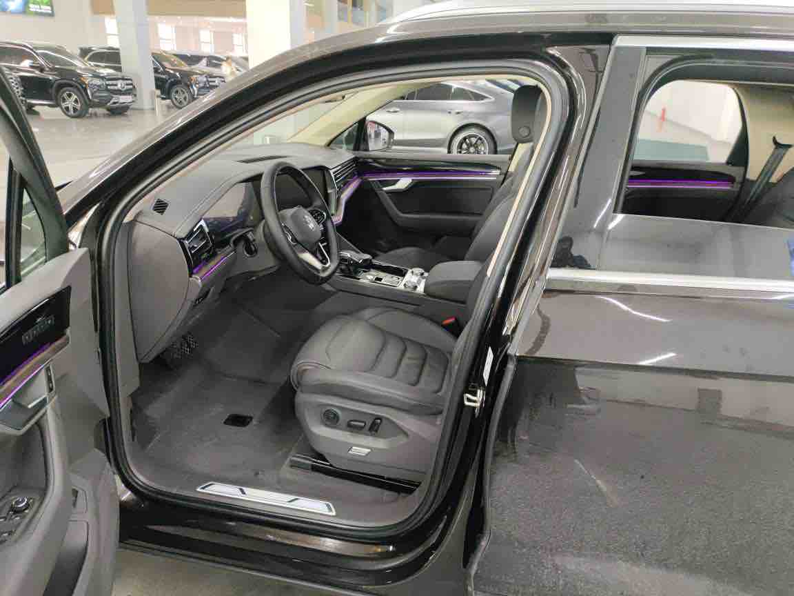 Volkswagen Touareg 2022 car image #9