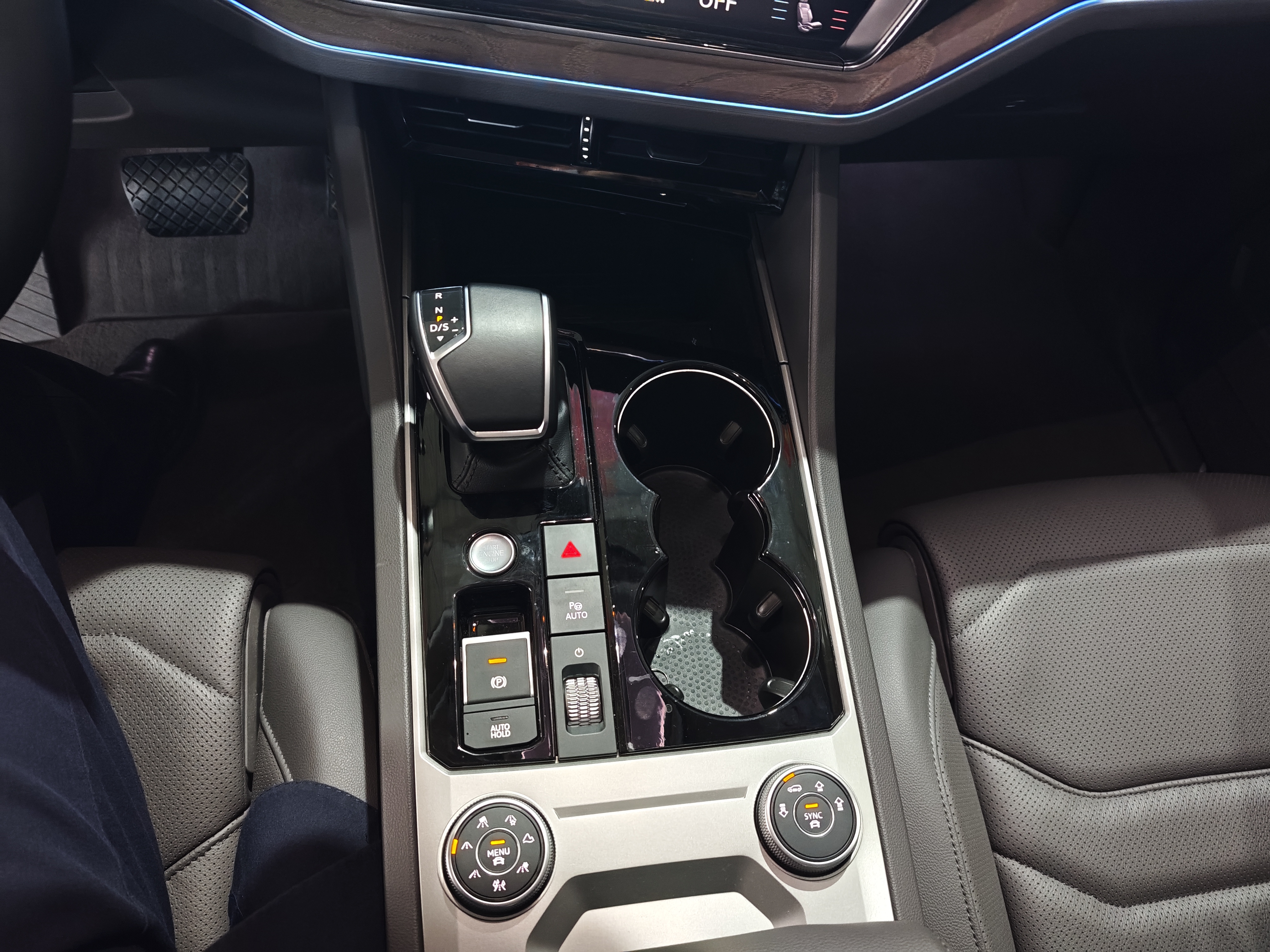 Volkswagen Touareg 2022 car image #9