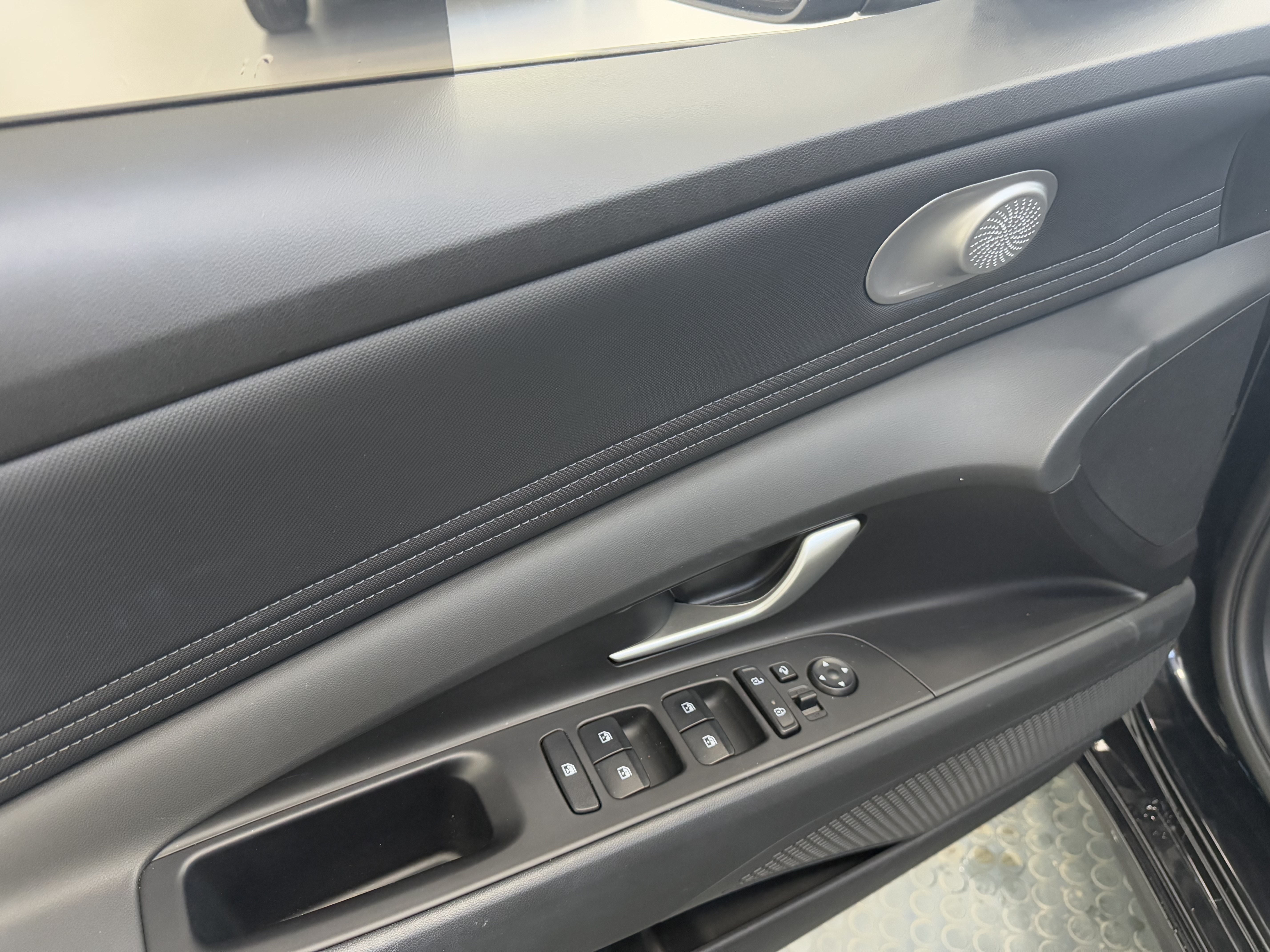 Hyundai Elantra 2023 car image #9