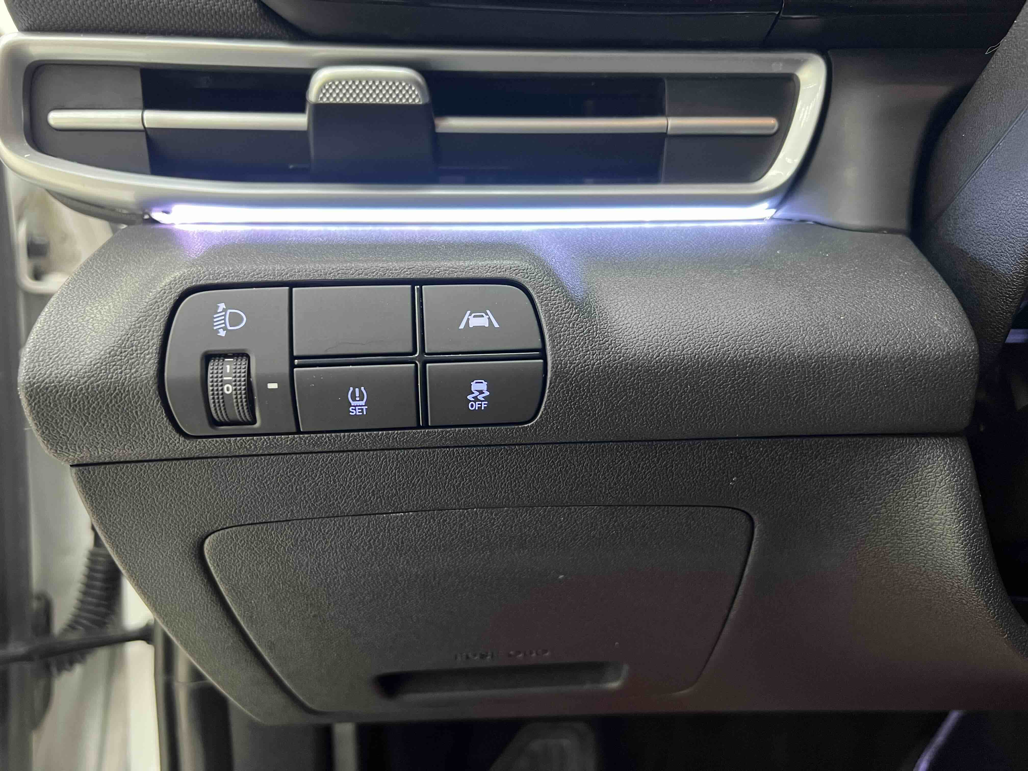 Hyundai Elantra 2023 car image #9