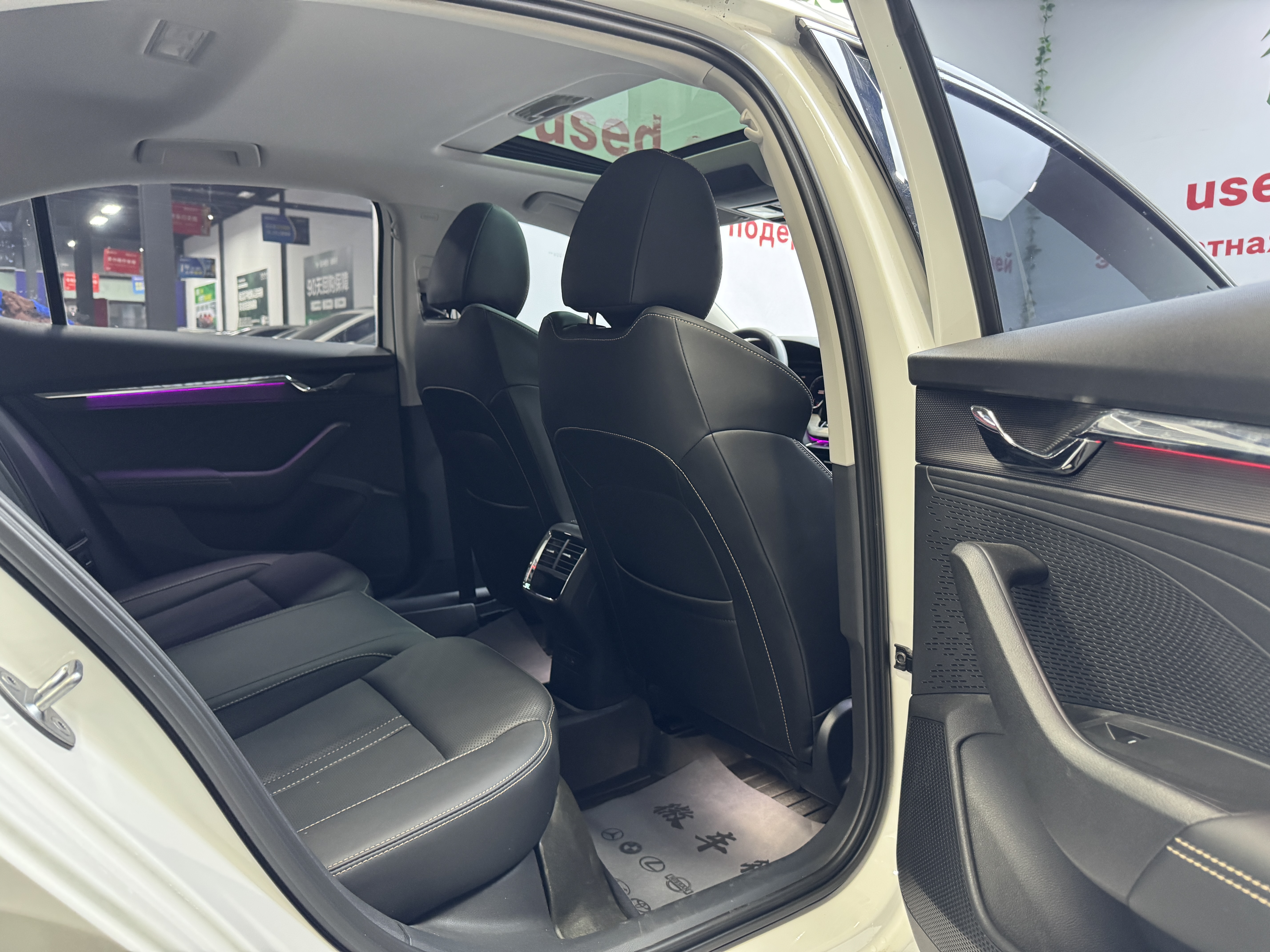 Skoda Octavia 2023 car image #9
