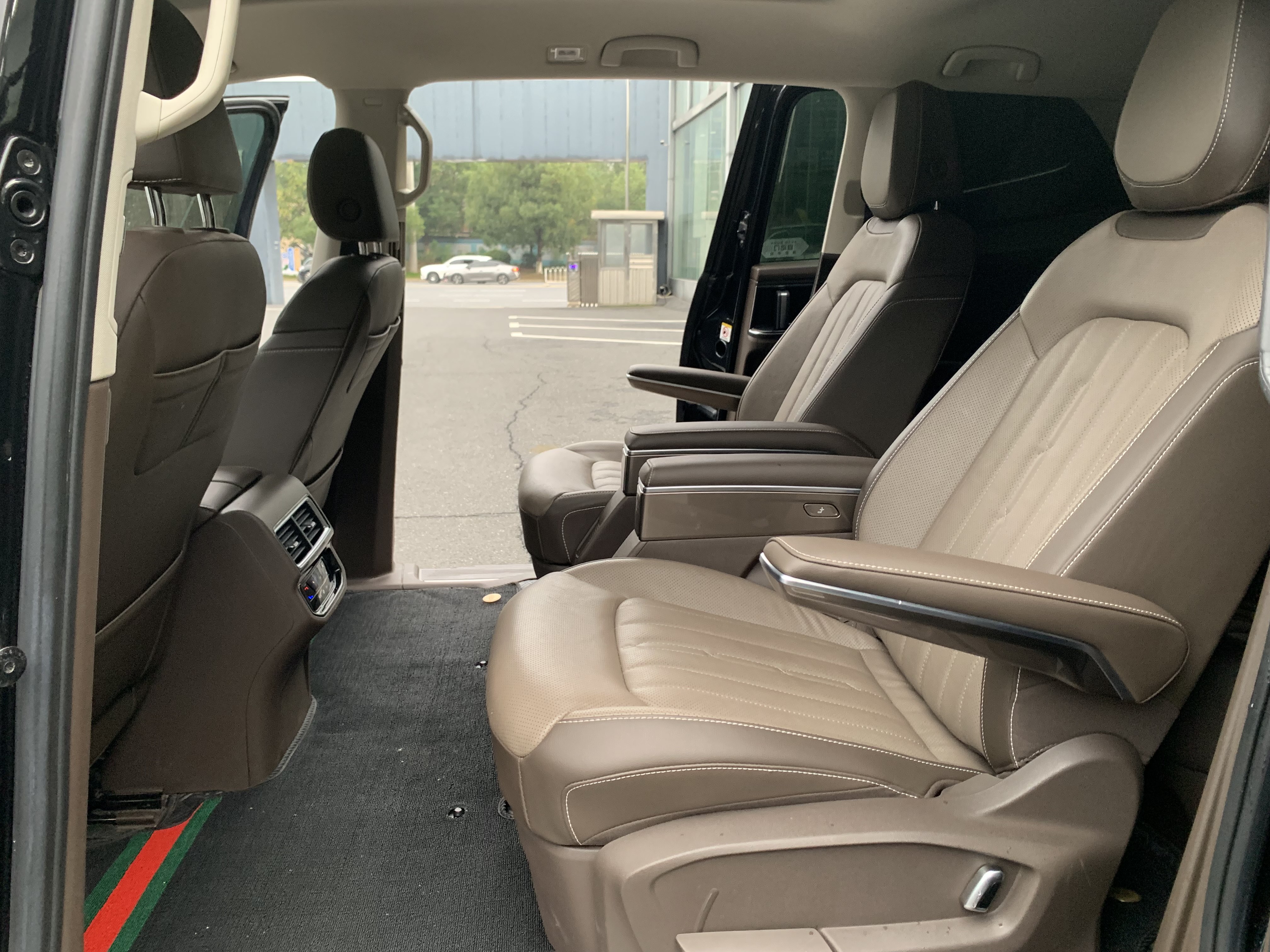 Volkswagen Viloran 2022 immagine di auto #9