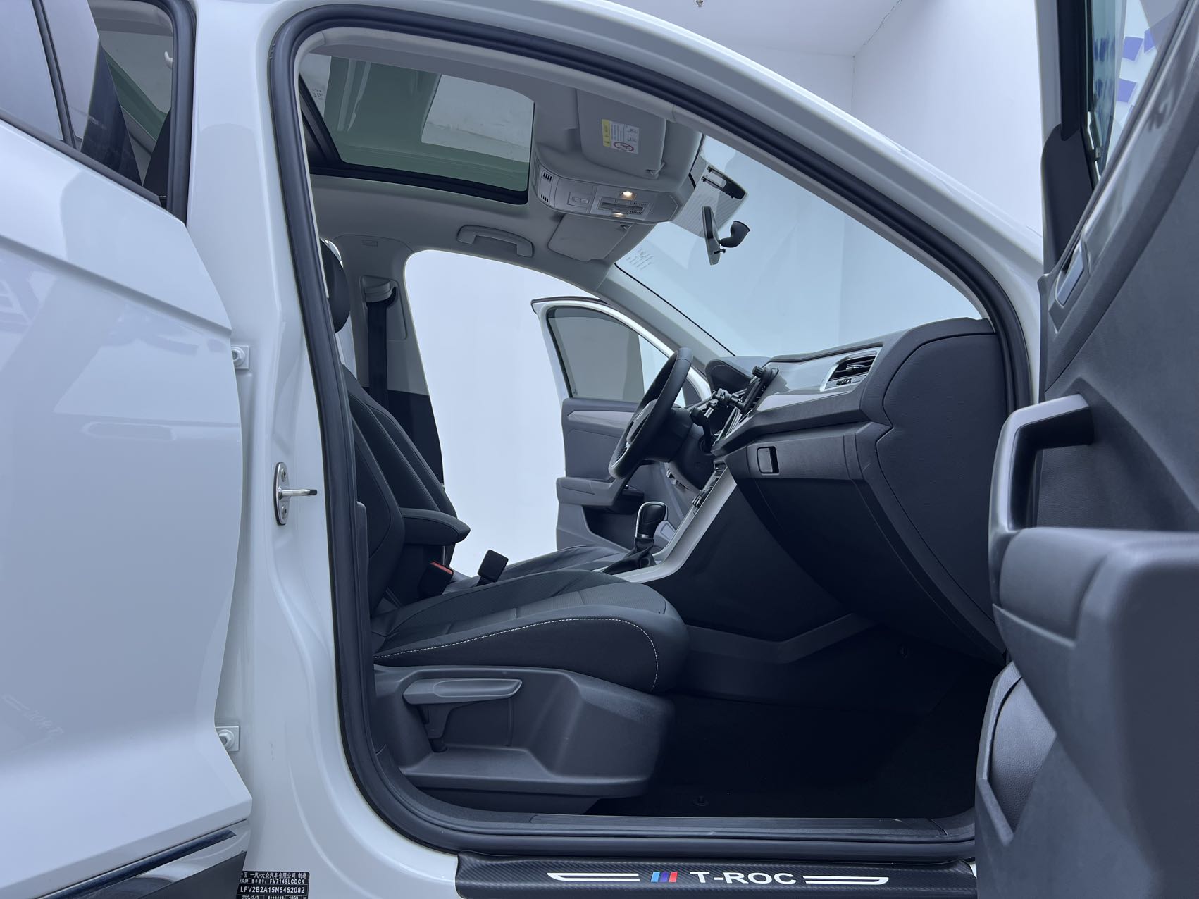 T-Roc 2023 car image #9