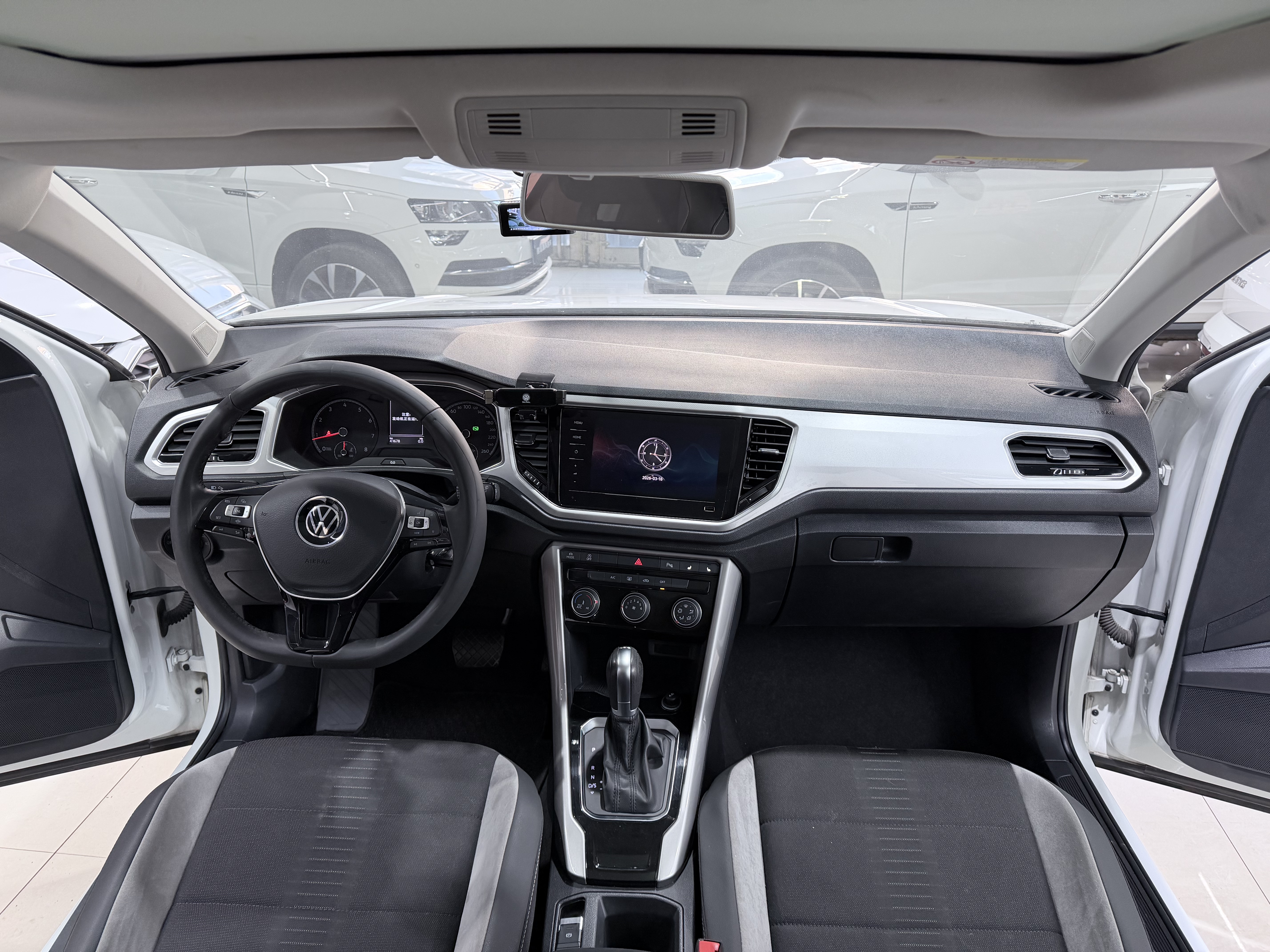 Volkswagen T-Roc 2022 immagine di auto #9