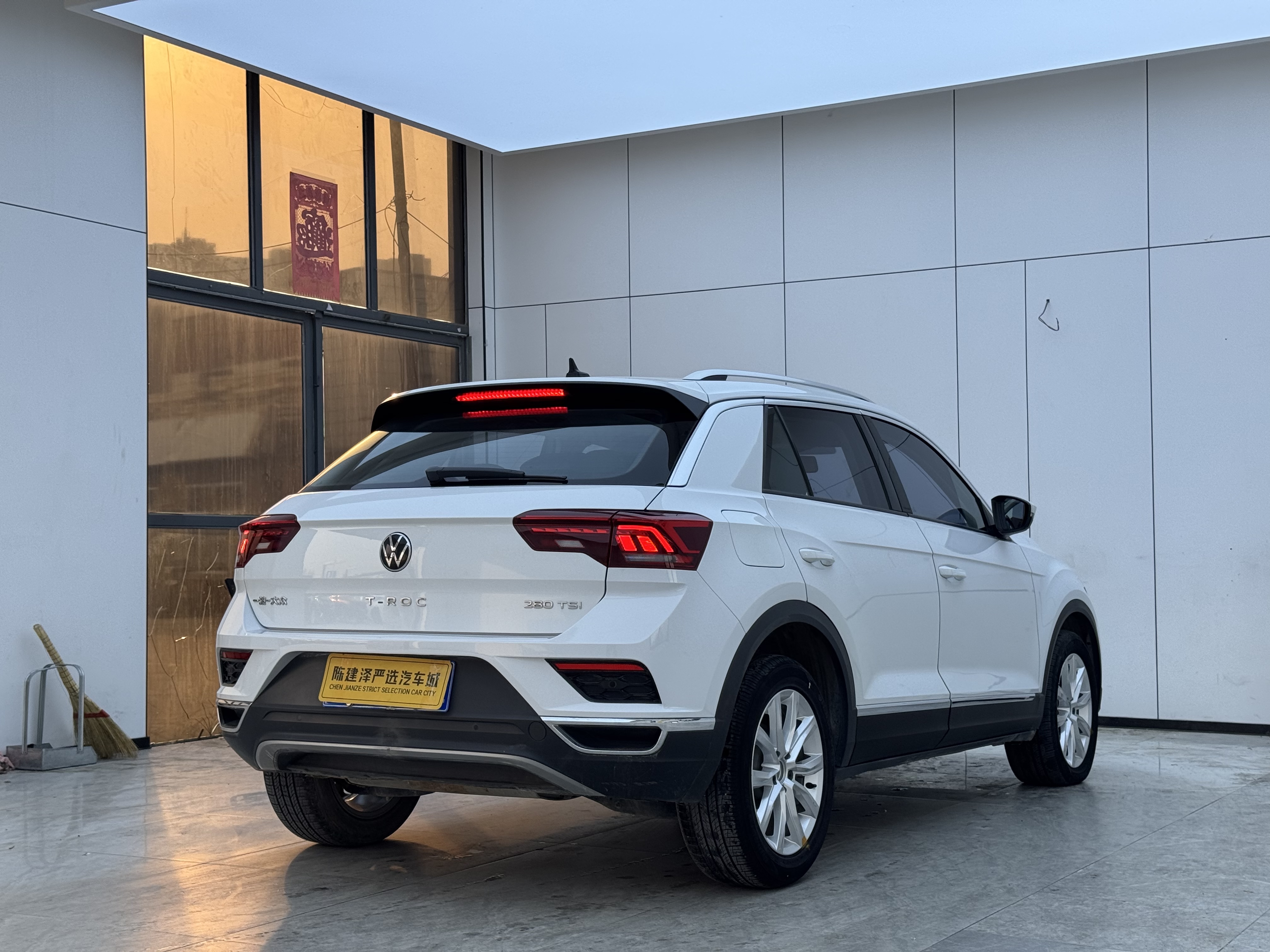 T-Roc 2023 car image #9