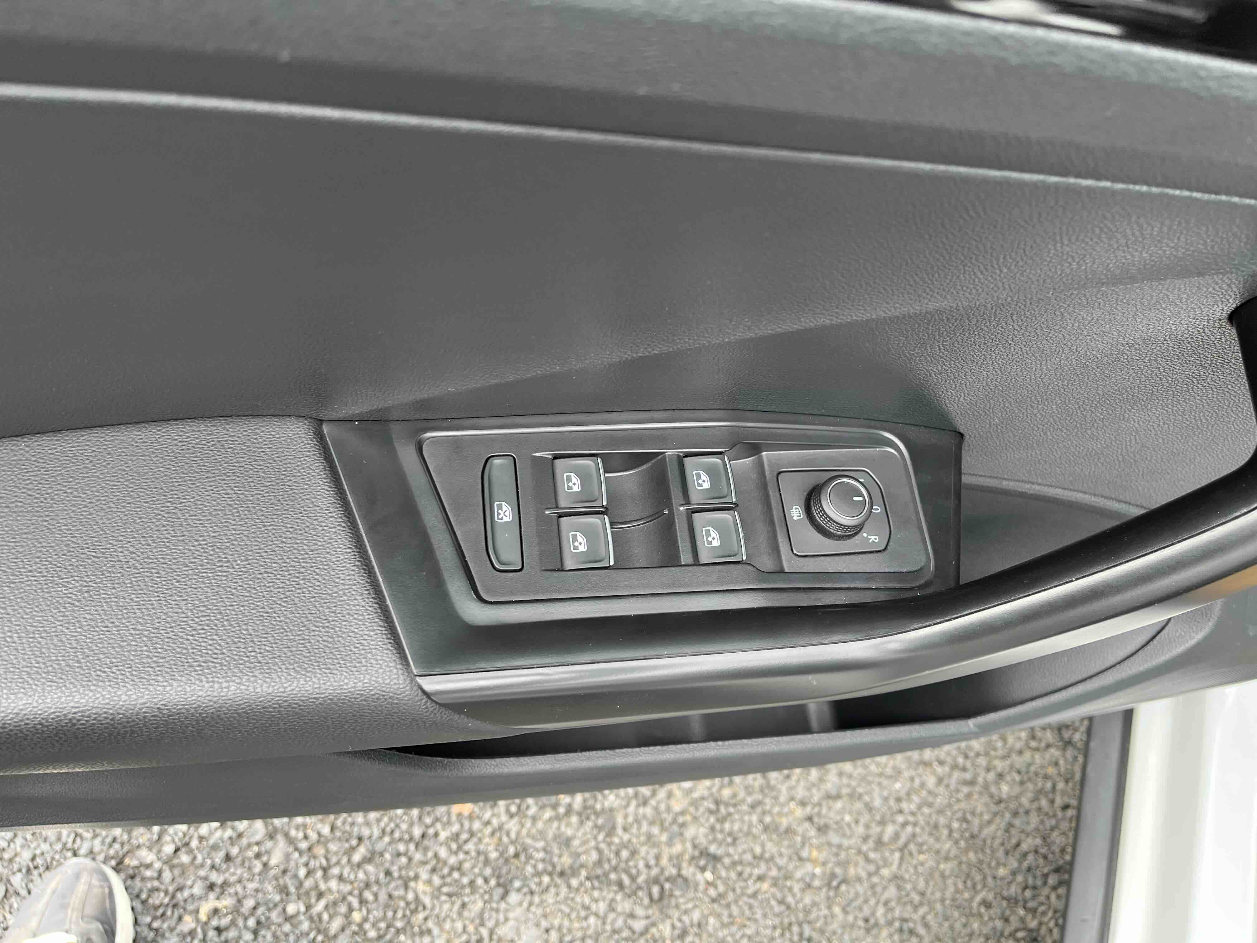 T-Roc 2023 car image #9