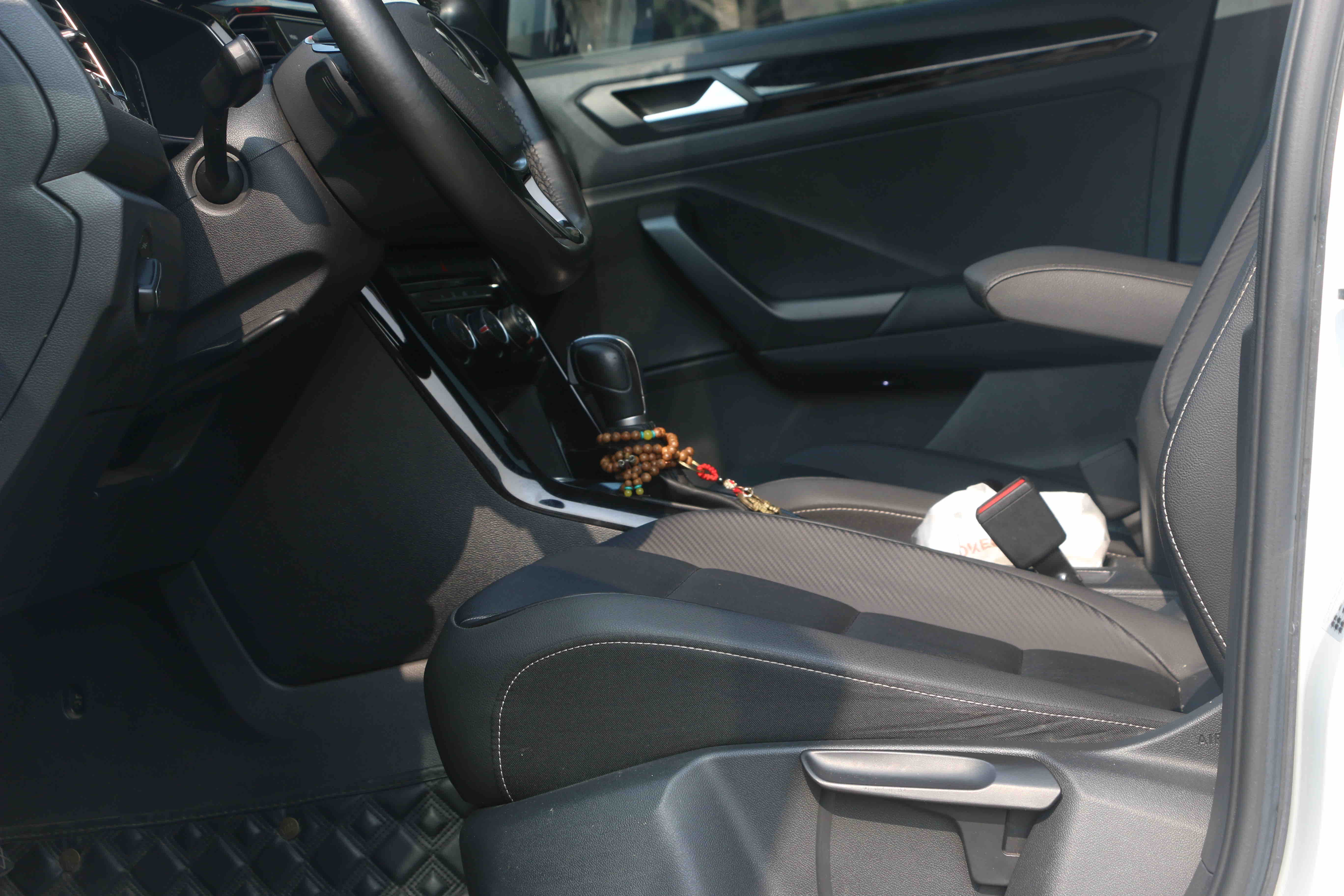 T-Roc 2022 car image #9