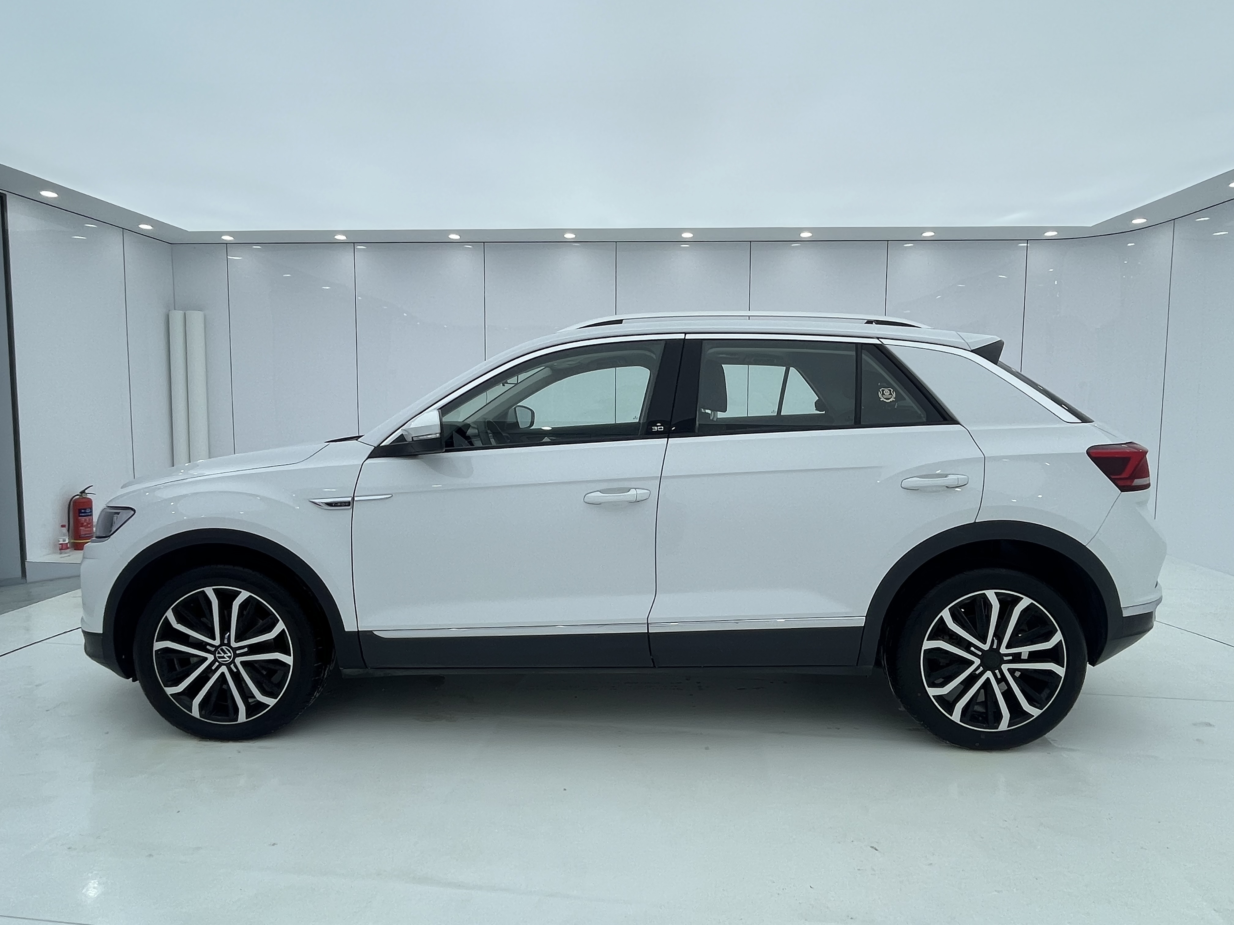 Volkswagen T-Roc 2022 immagine di auto #9