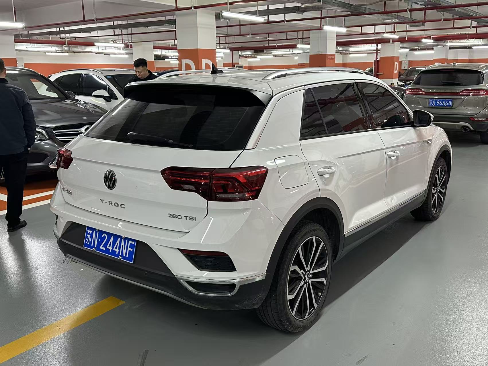 Volkswagen T-Roc 2022 car image #9