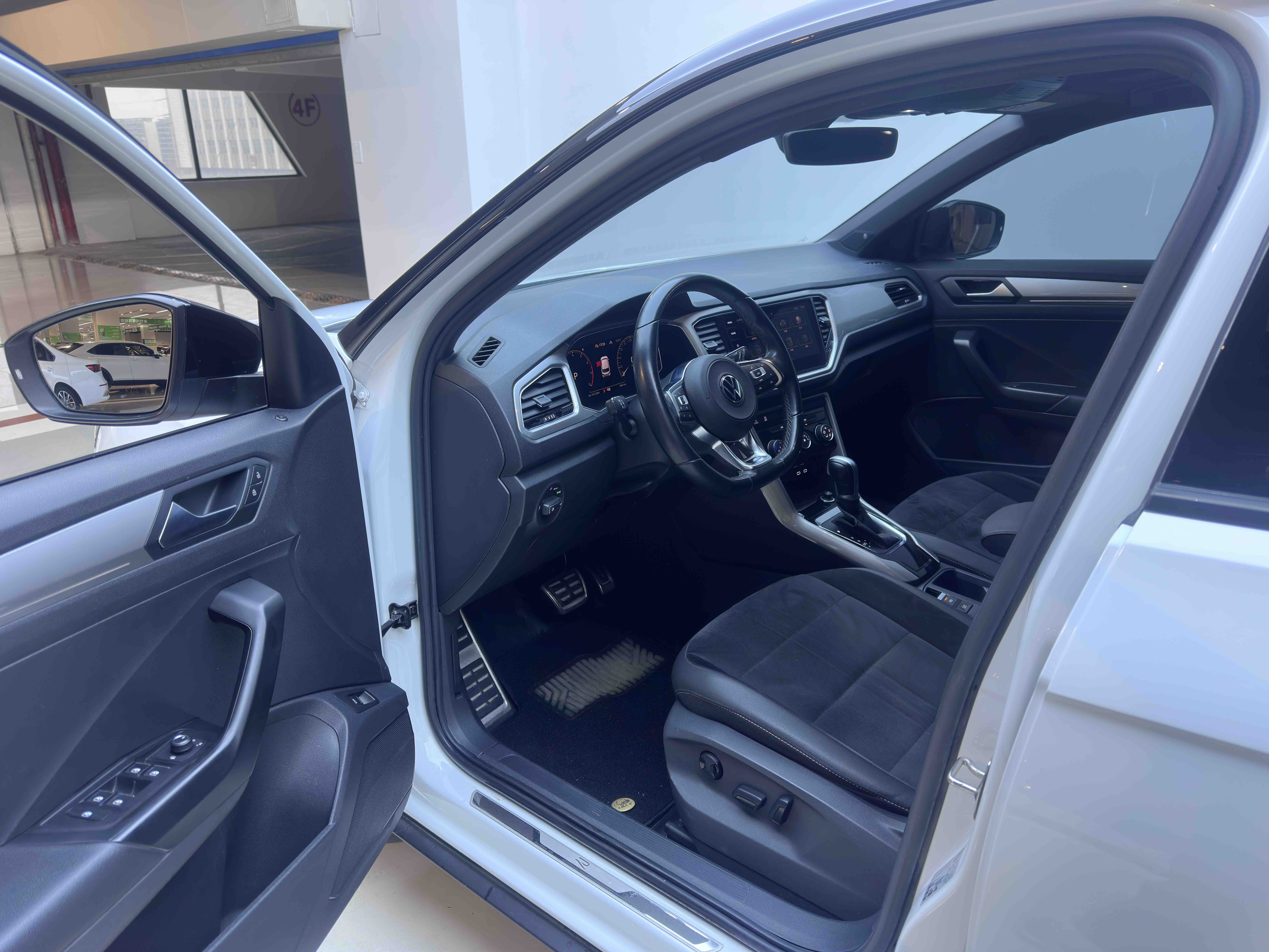 T-Roc 2022 car image #9