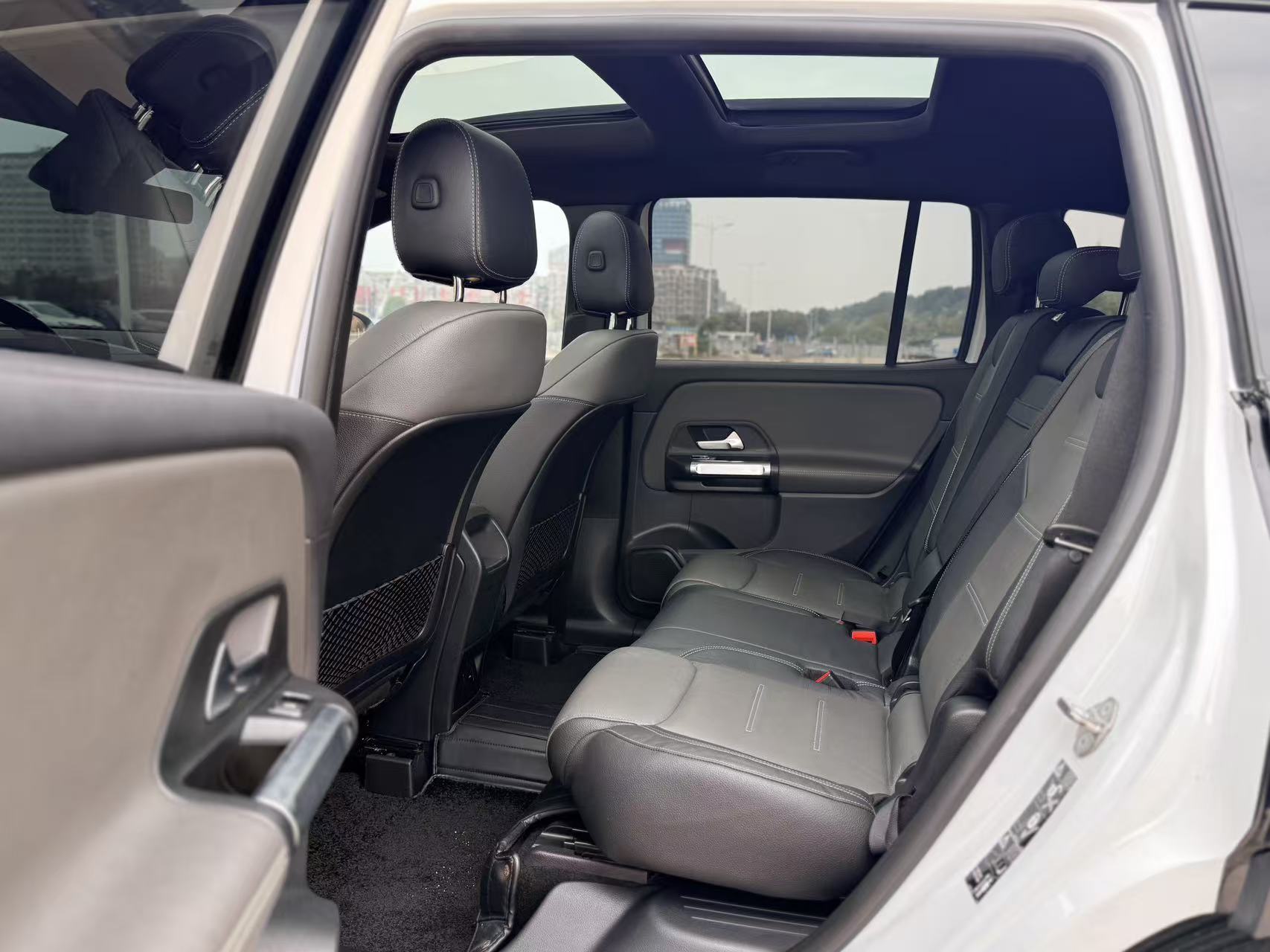 Mercedes-Benz GLB AMG 2022 car image #9