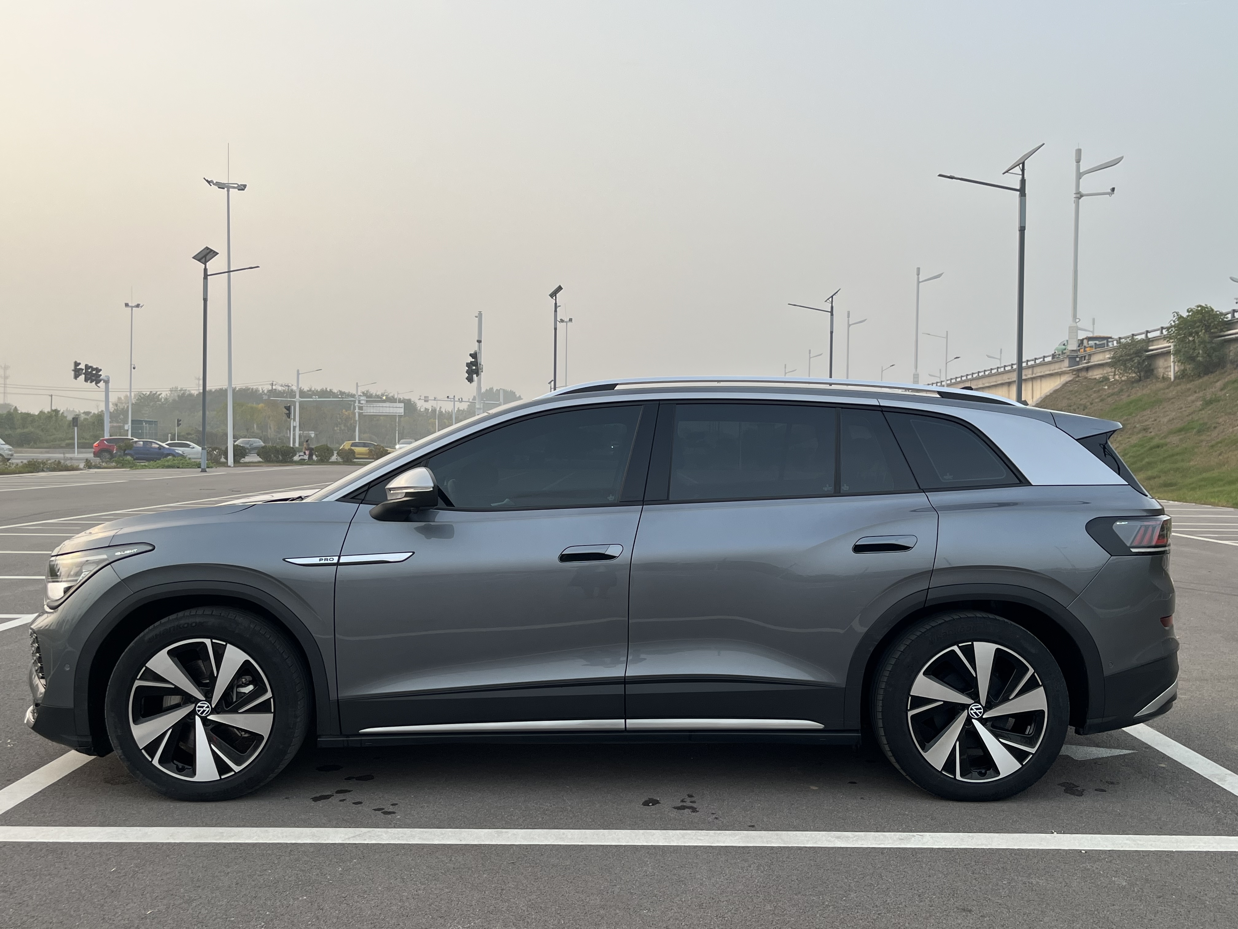 Volkswagen ID.6 X 2023 car image #9