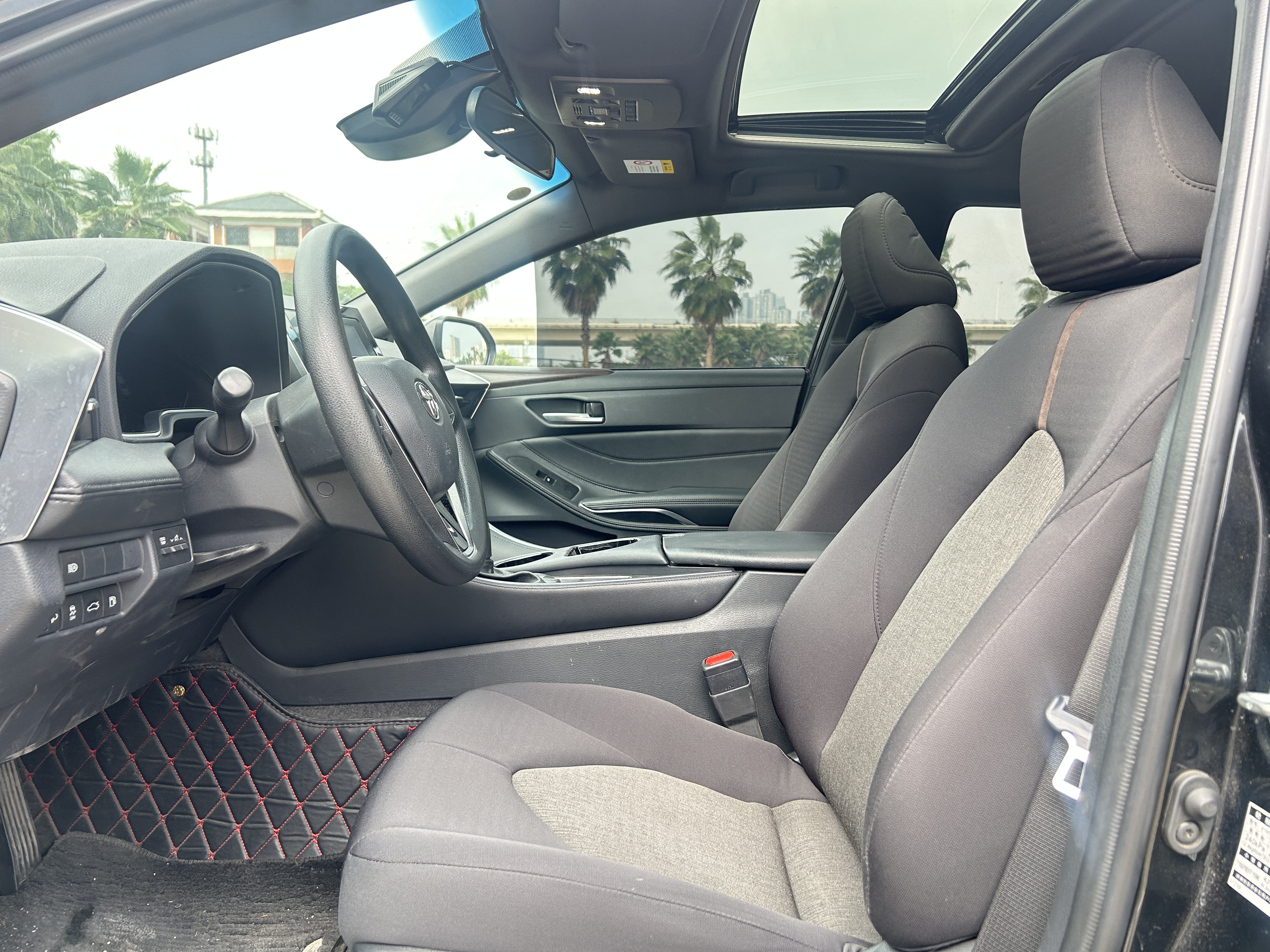 Toyota Avalon 2023 car image #9