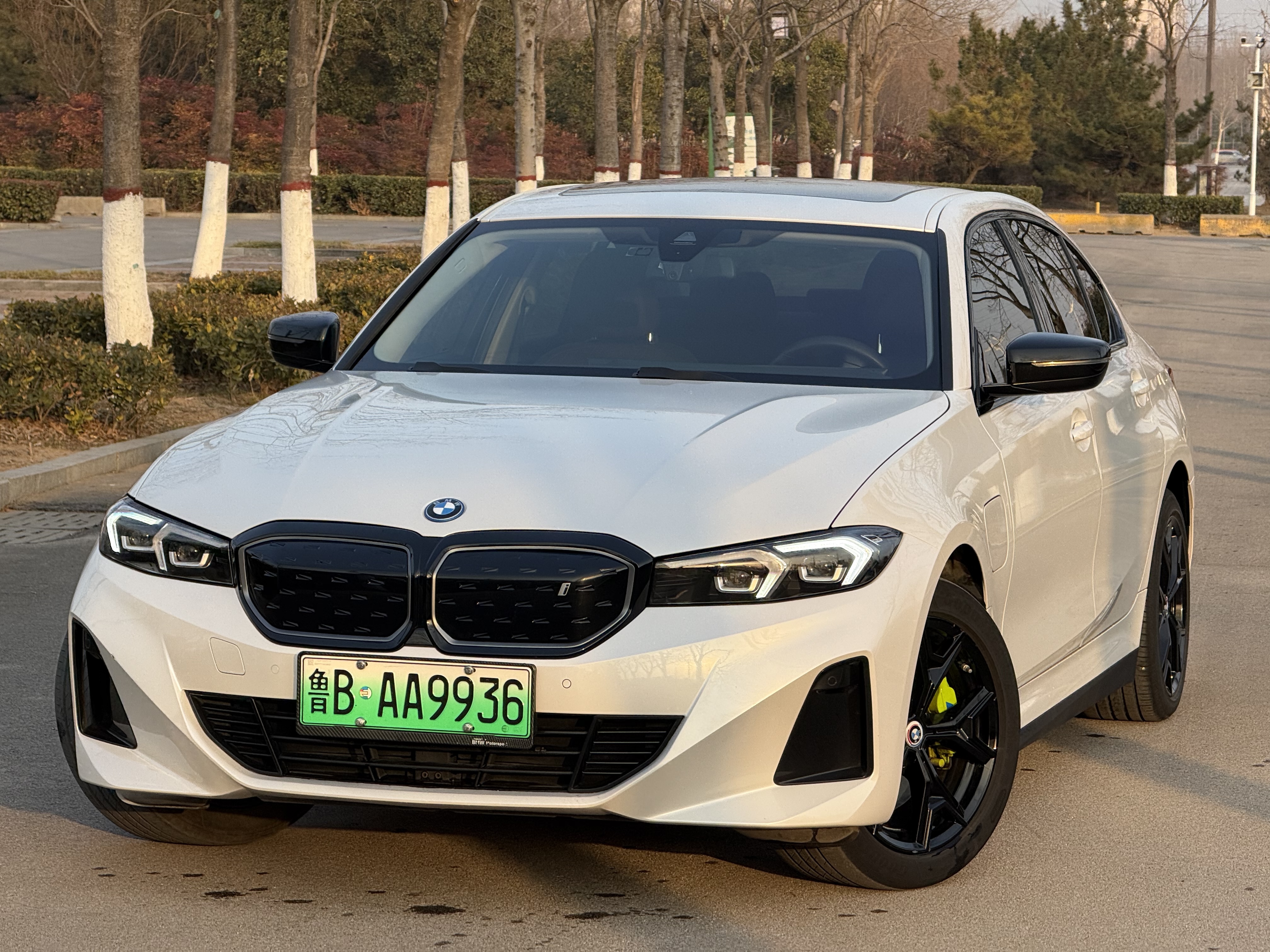 BMW i3 2023 car image #9