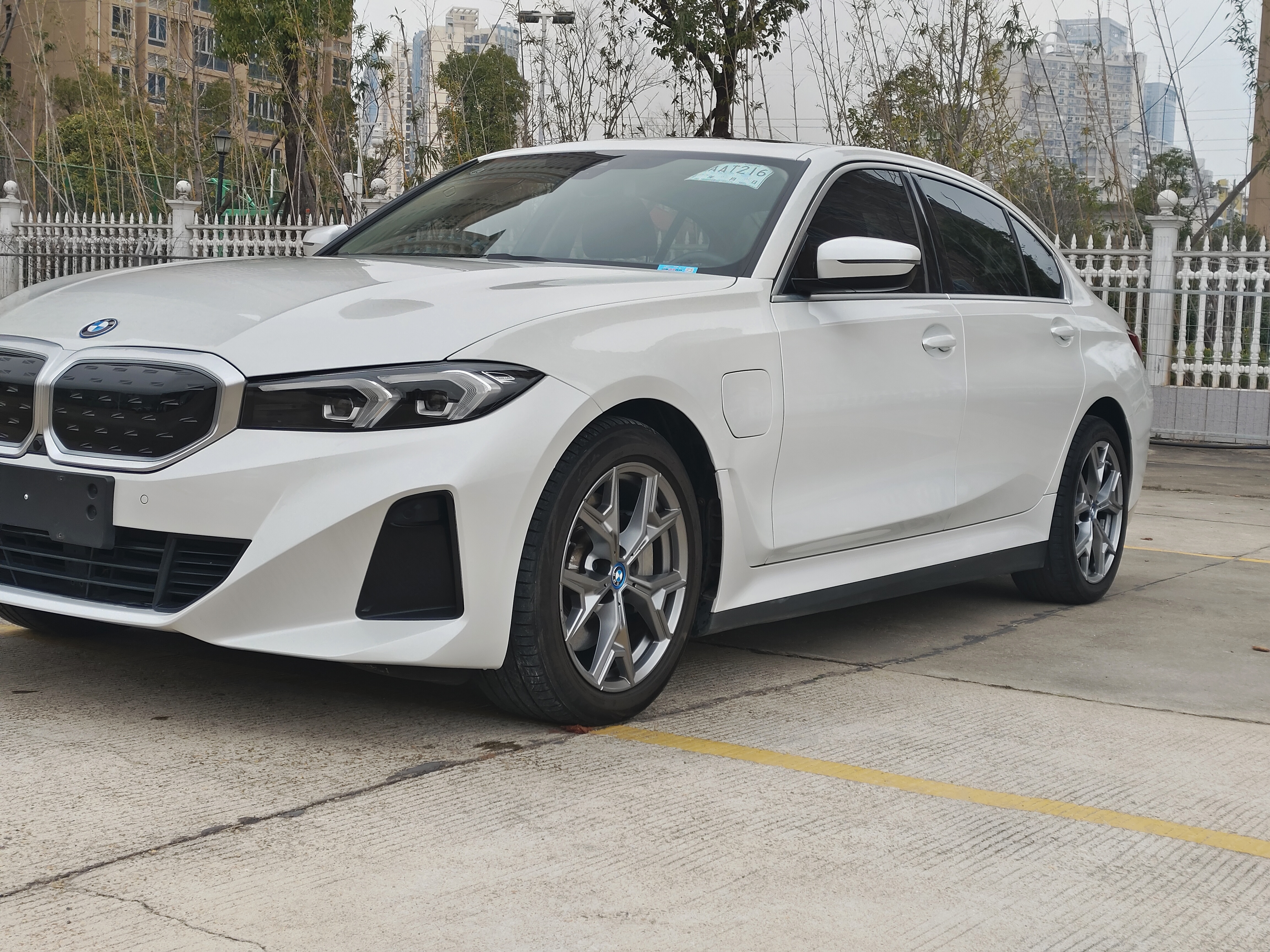 BMW i3 2023 car image #9