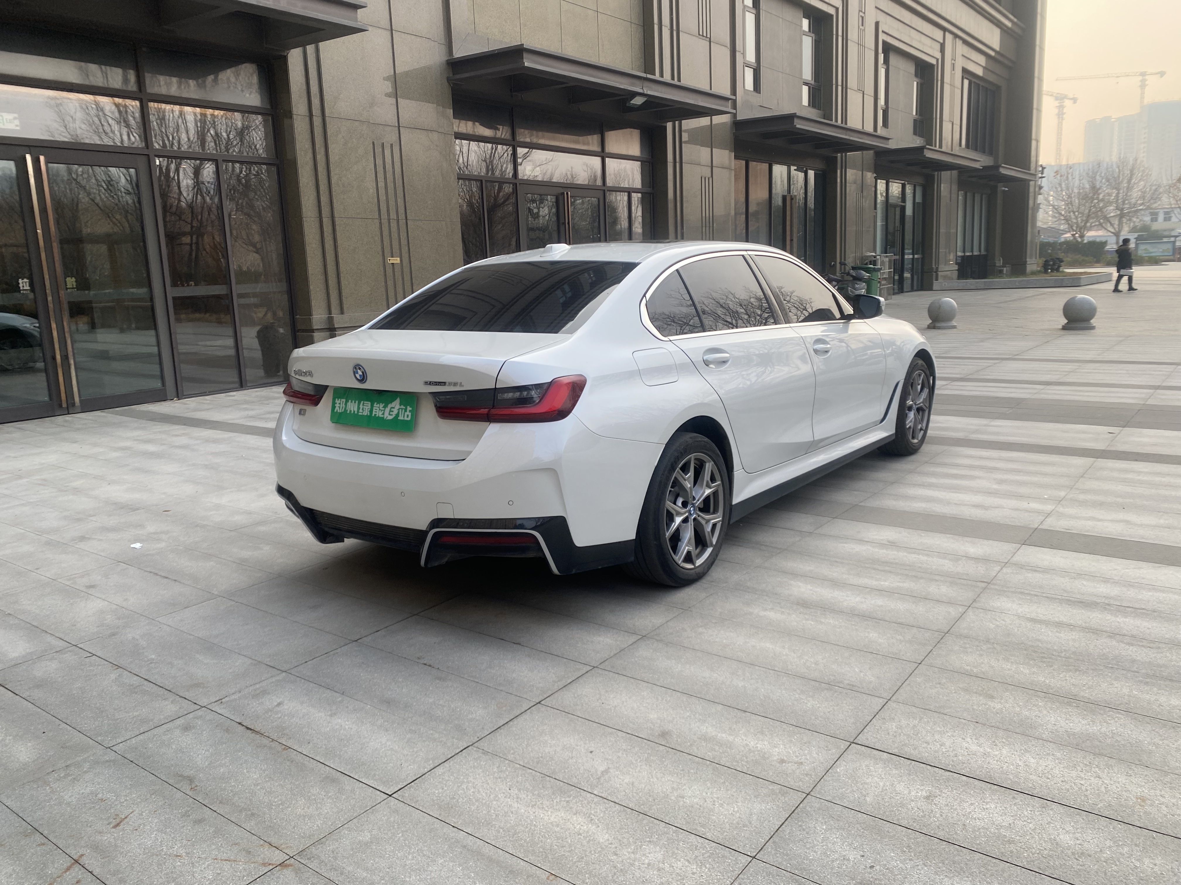 BMW i3 2023 car image #9