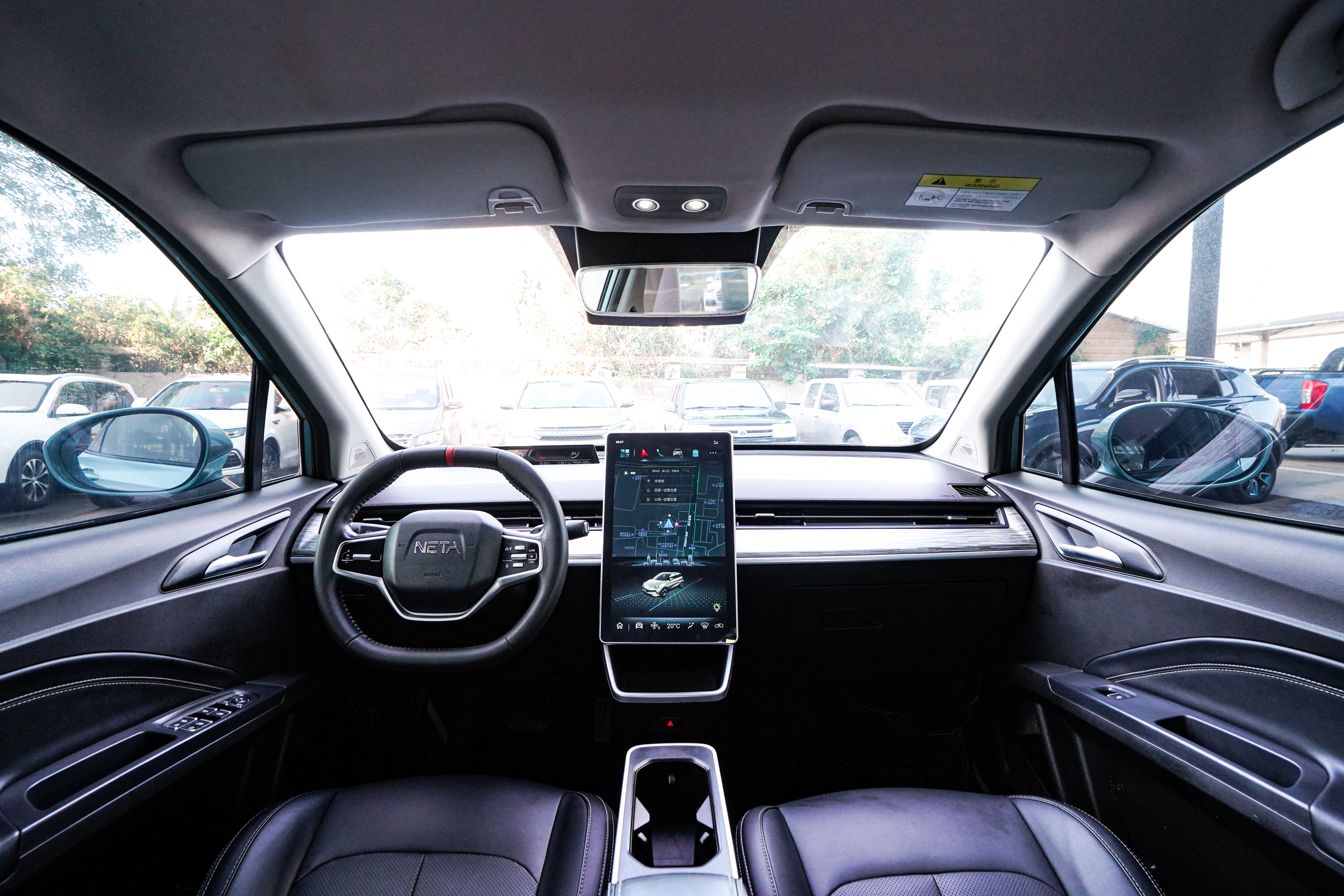 哪吒汽车 哪吒V 2022 #9 哪吒汽车 哪吒V 2022 汽车图片 #9