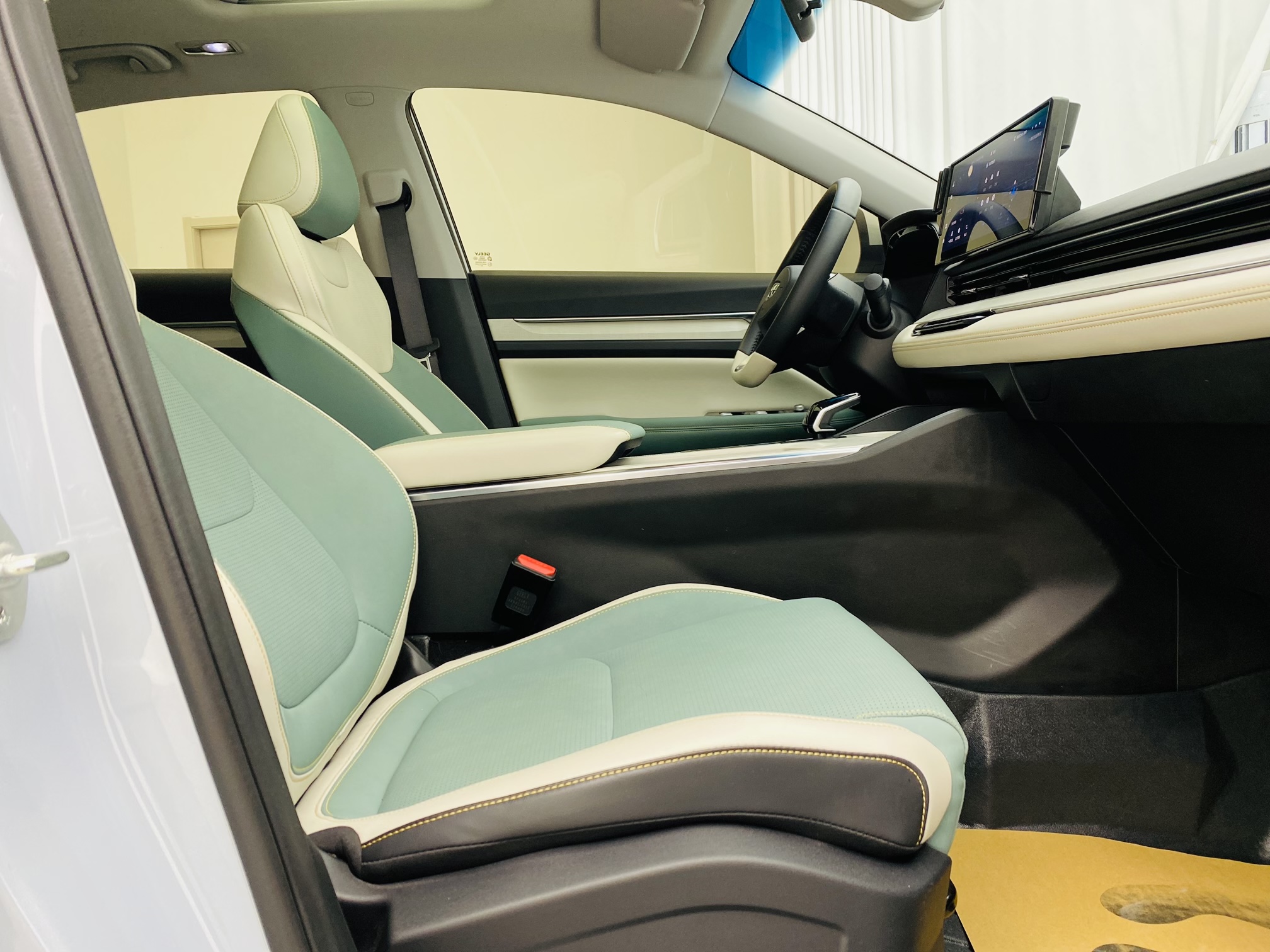 GEELY 2023 #9 GEELY 2023 car image #9