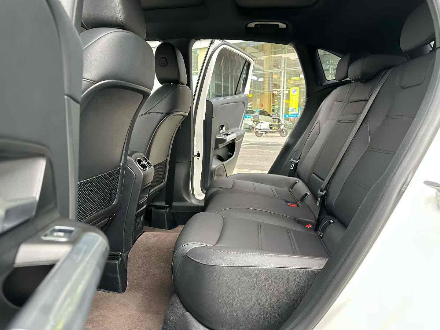 Mercedes-Benz GLA Class 2022 car image #9