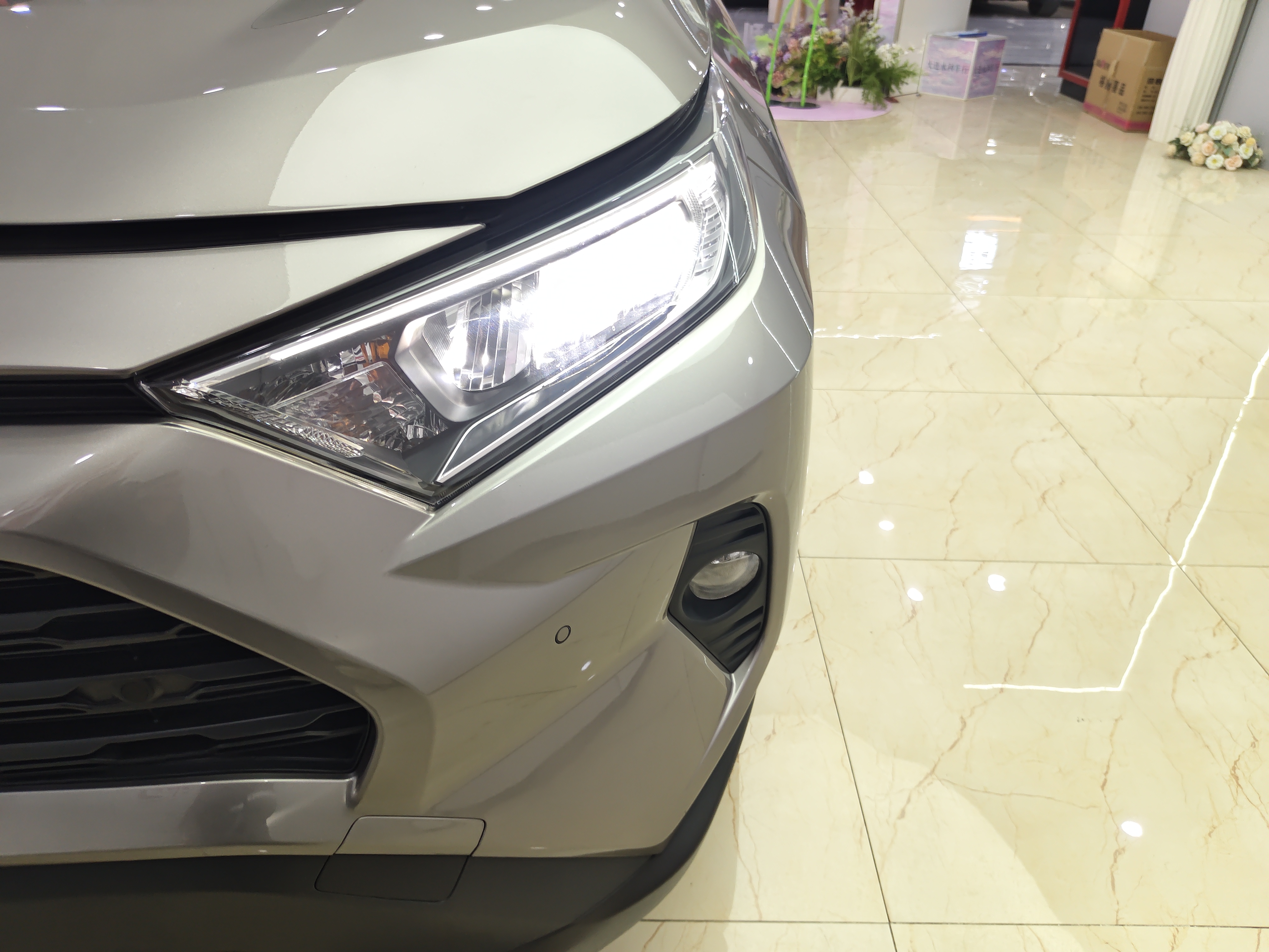 Toyota RAV4 2022 car image #9