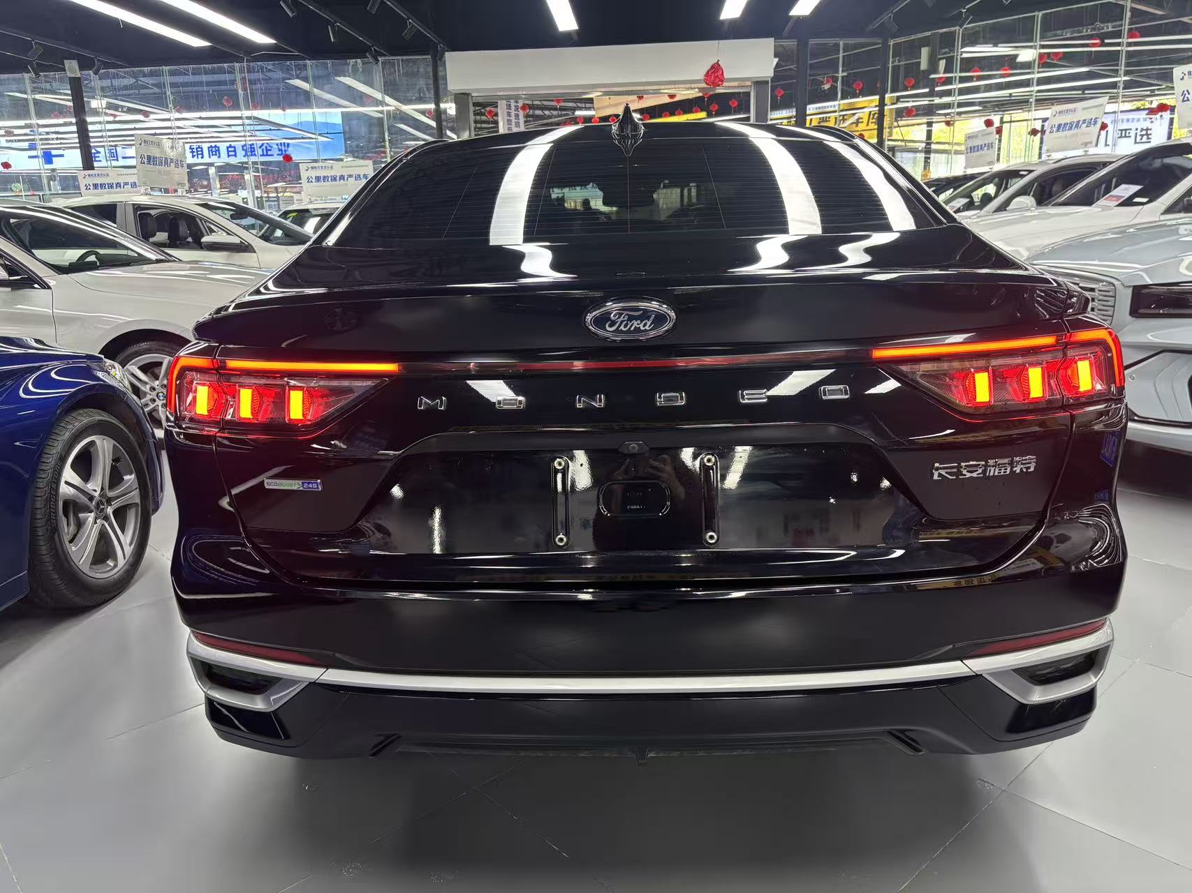 Ford Mondeo 2023 car image #9