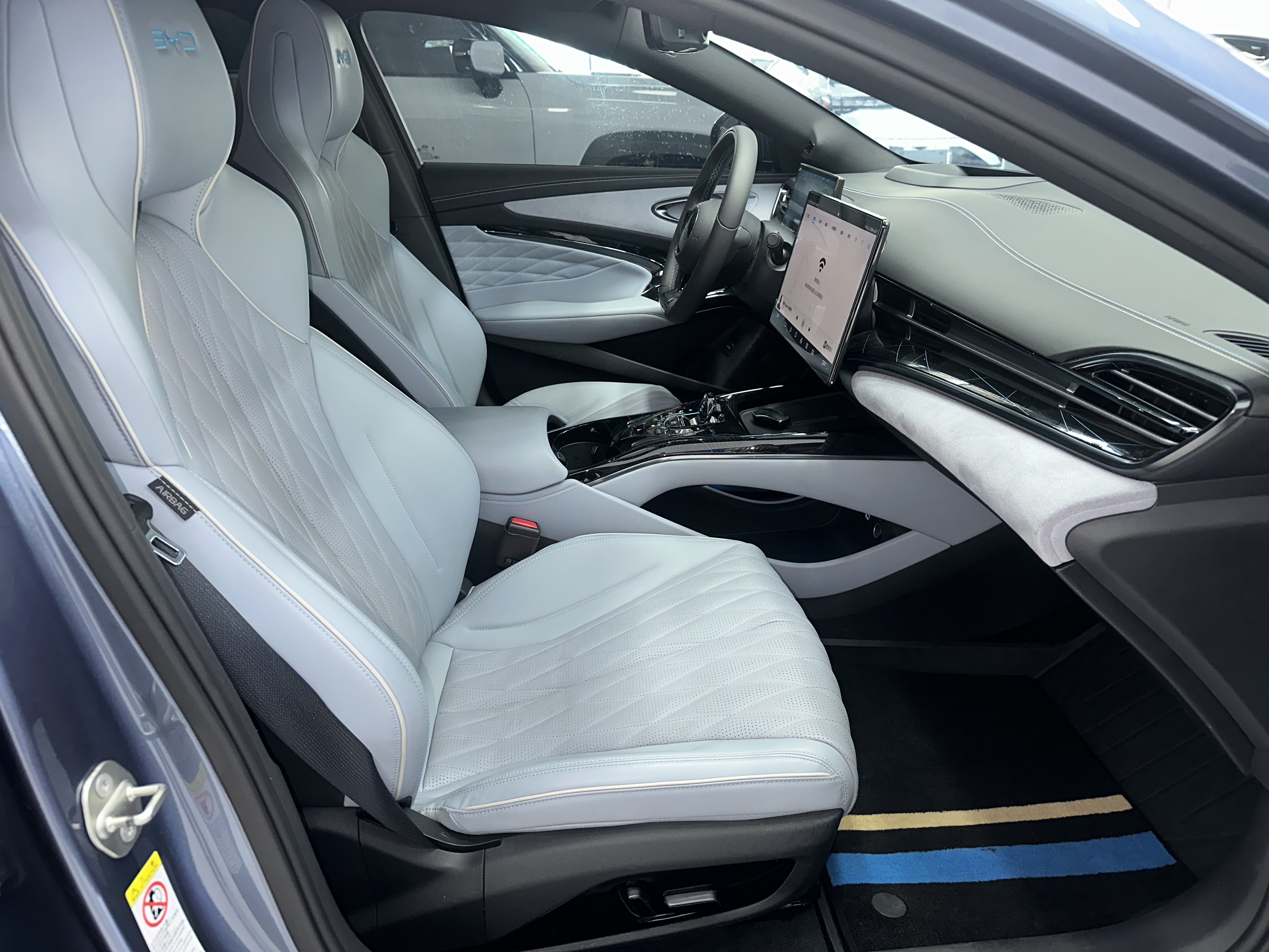 BYD Seal 2022 car image #9