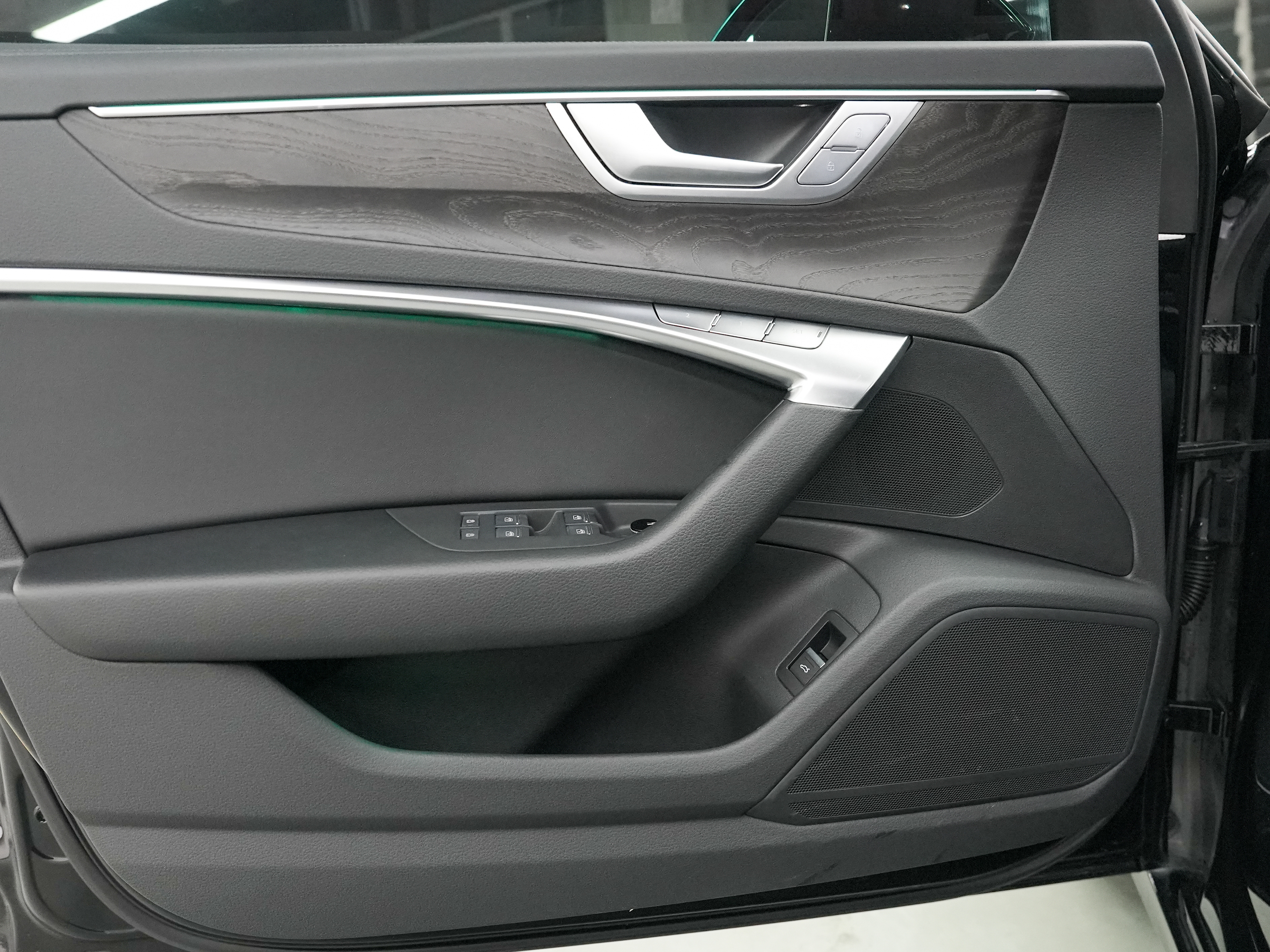 Audi A6L 2023 car image #9