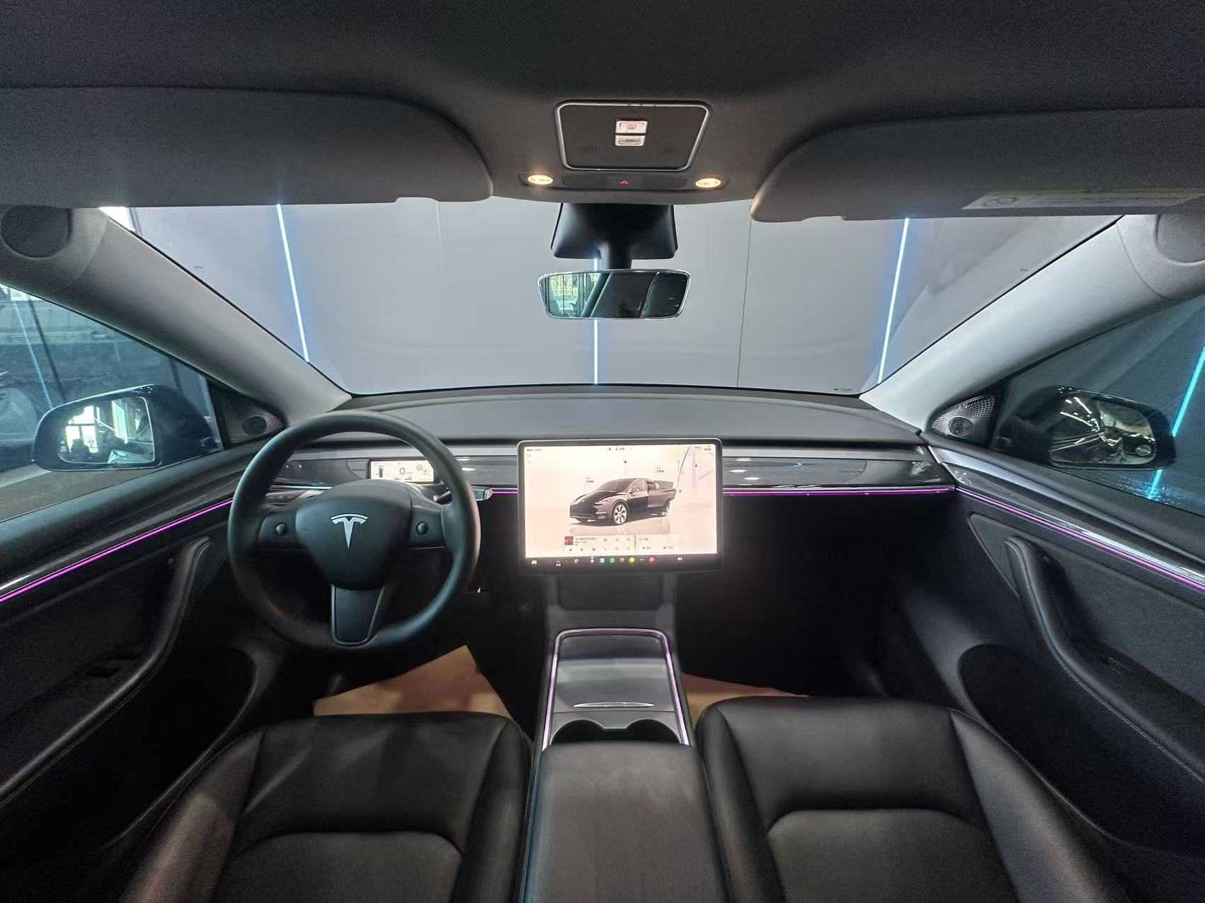 Tesla Model Y 2023 car image #9