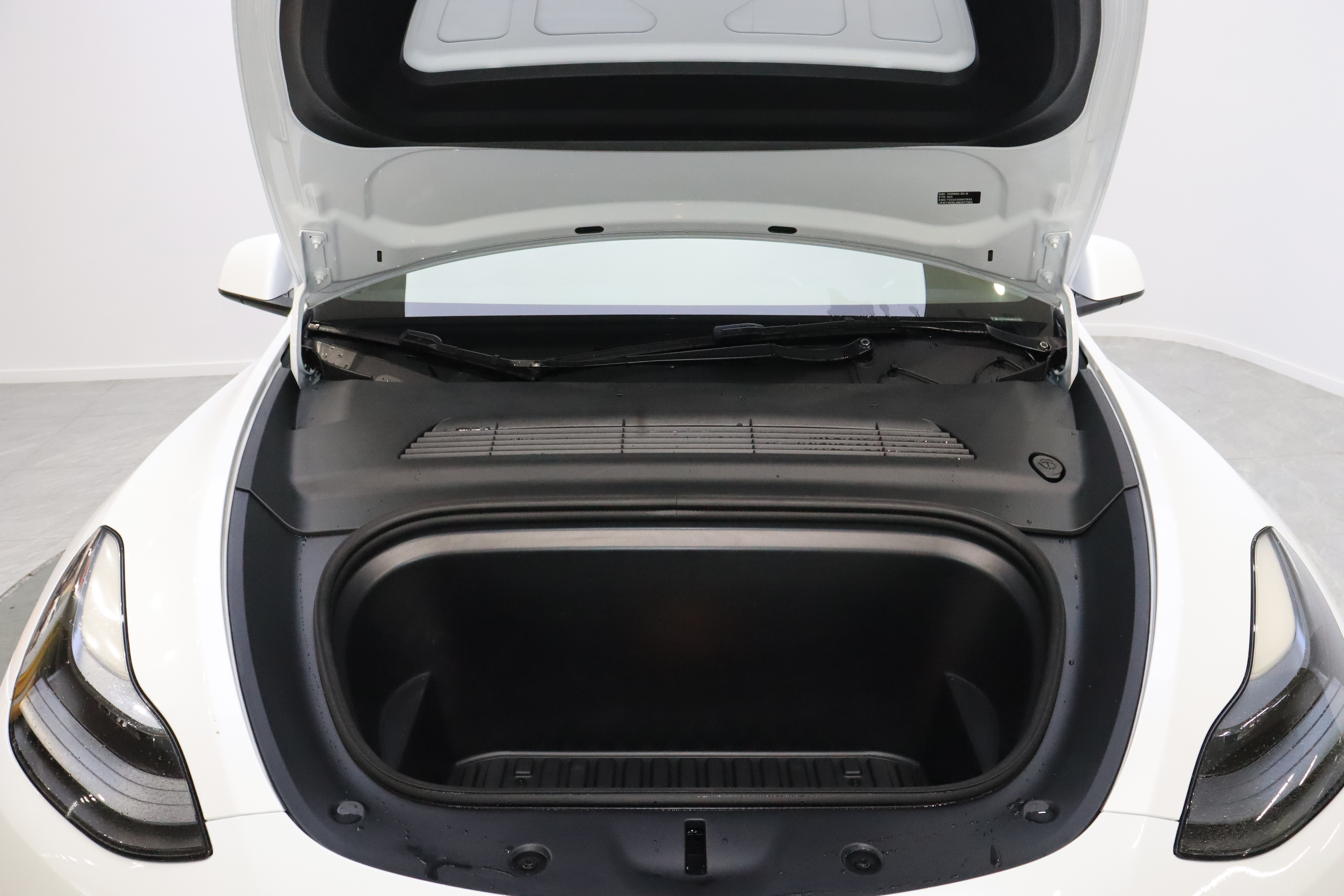 Tesla Model Y 2023 #9 Tesla Model Y 2023 car image #9