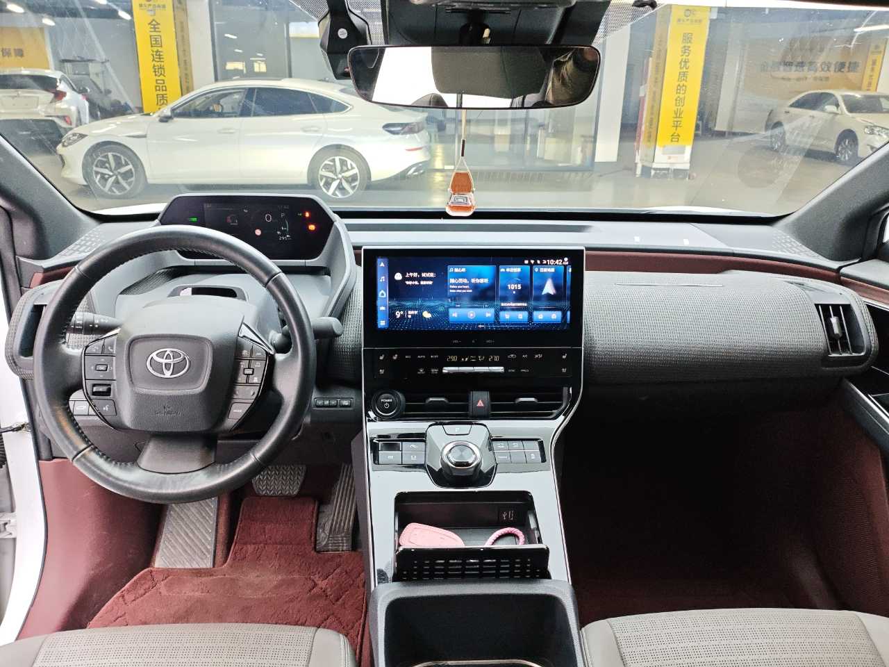 Toyota bZ4X 2023 immagine di auto #9