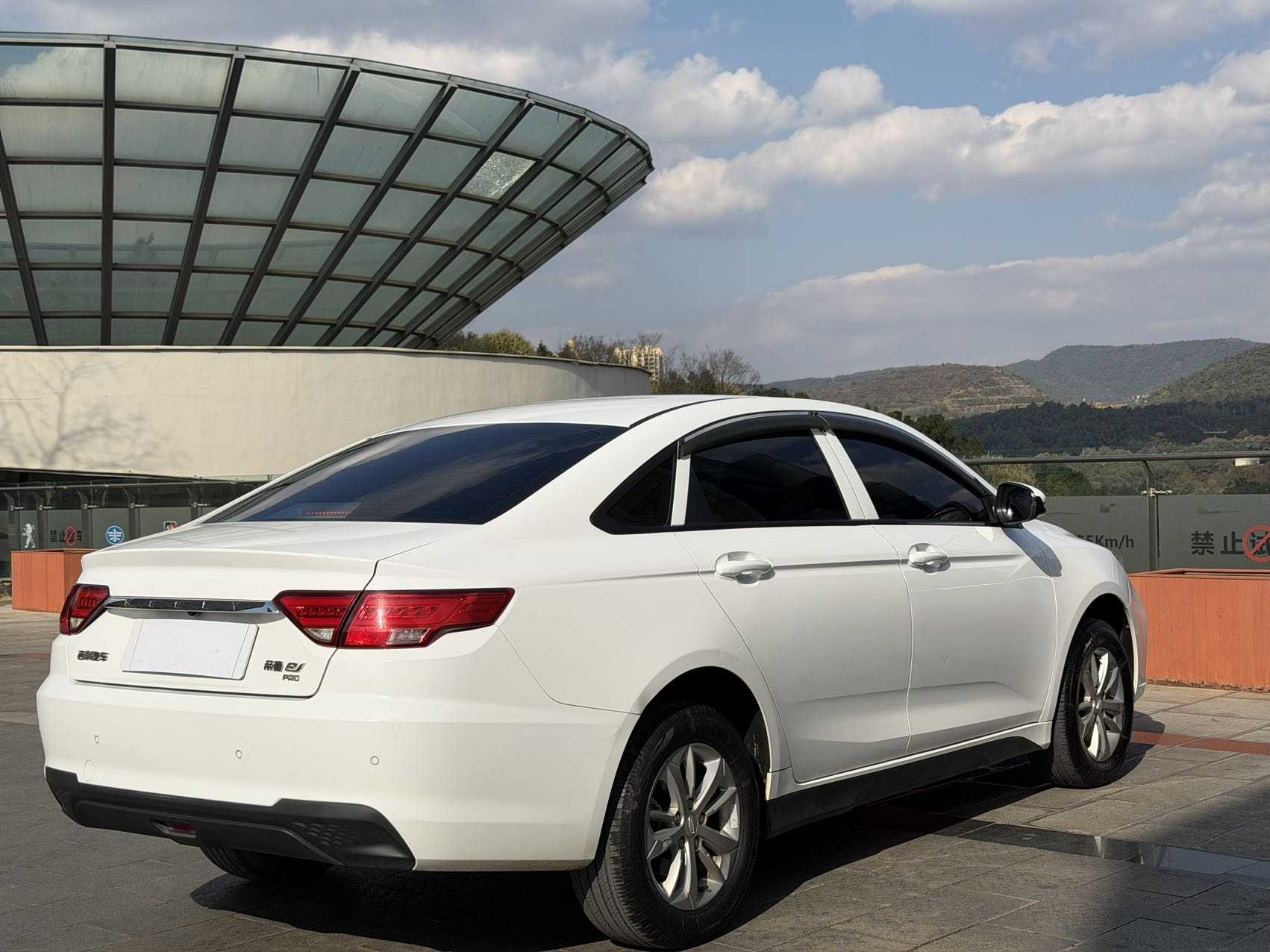 Emgrand New Energy 2023 #9 Emgrand New Energy 2023 car image #9