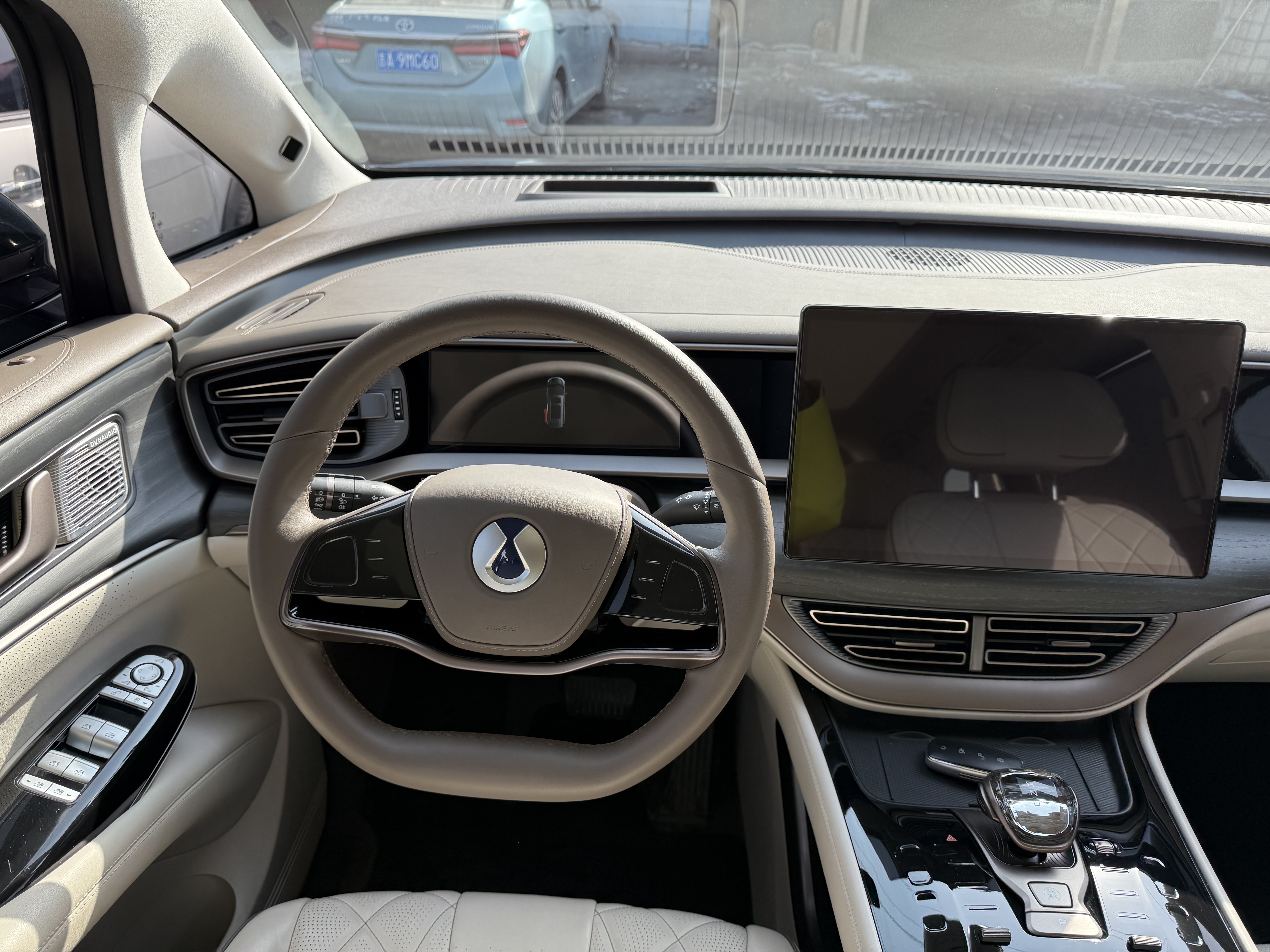 Denza D9 2023 car image #9