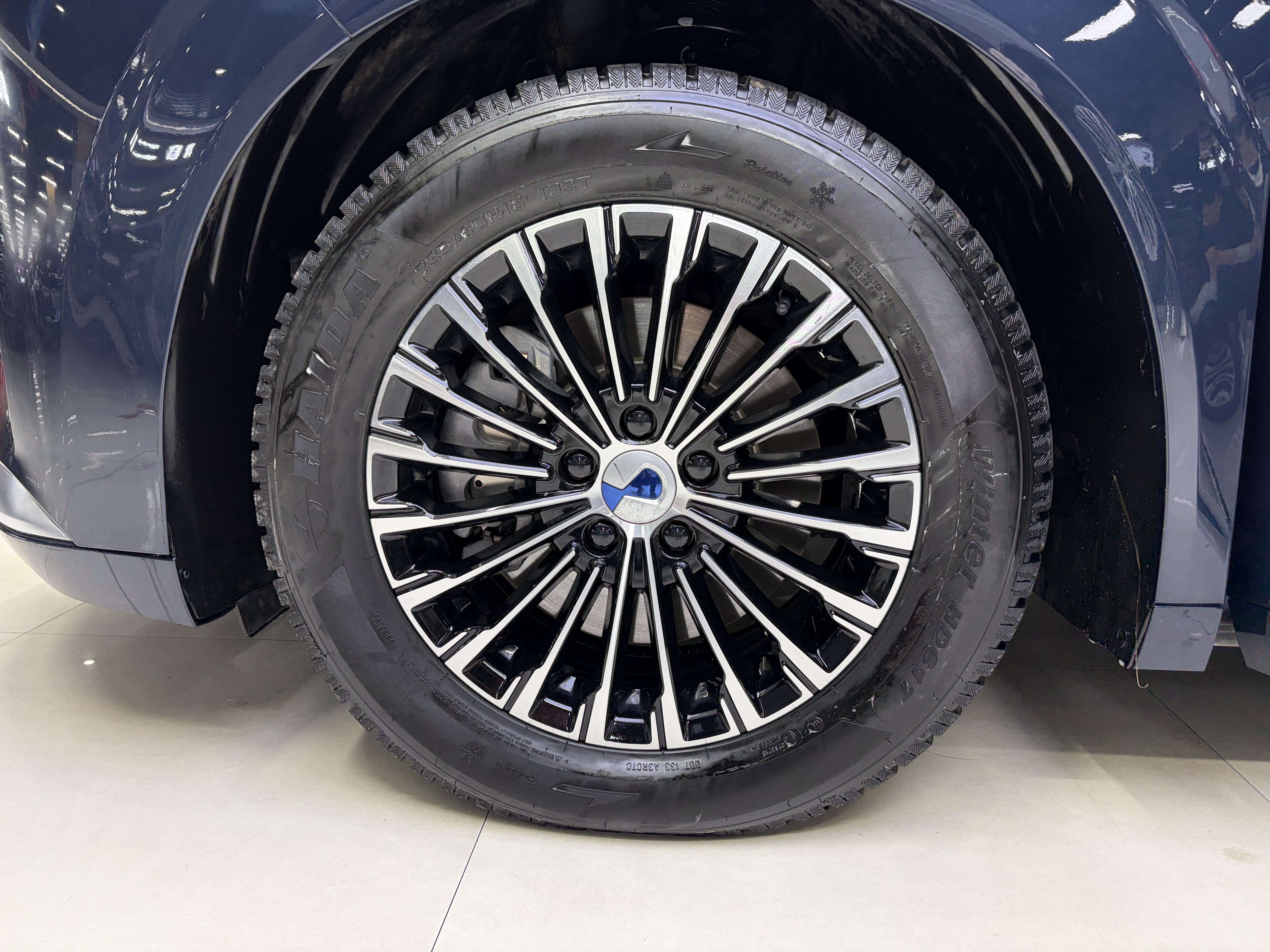 Denza D9 2023 صورة سيارة #9