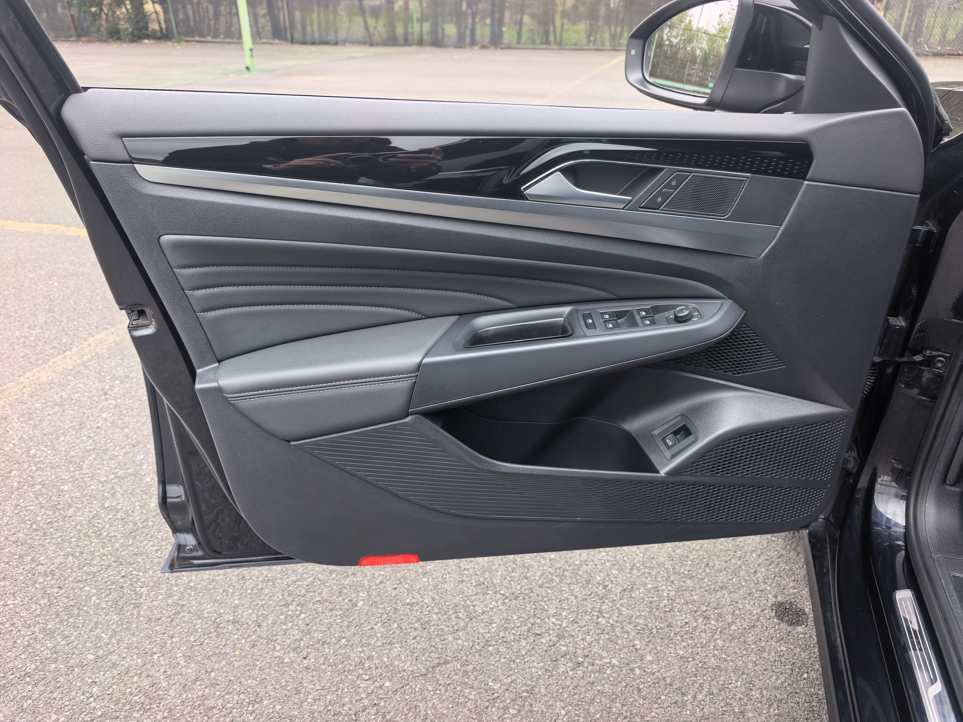Volkswagen Passat 2023 car image #9