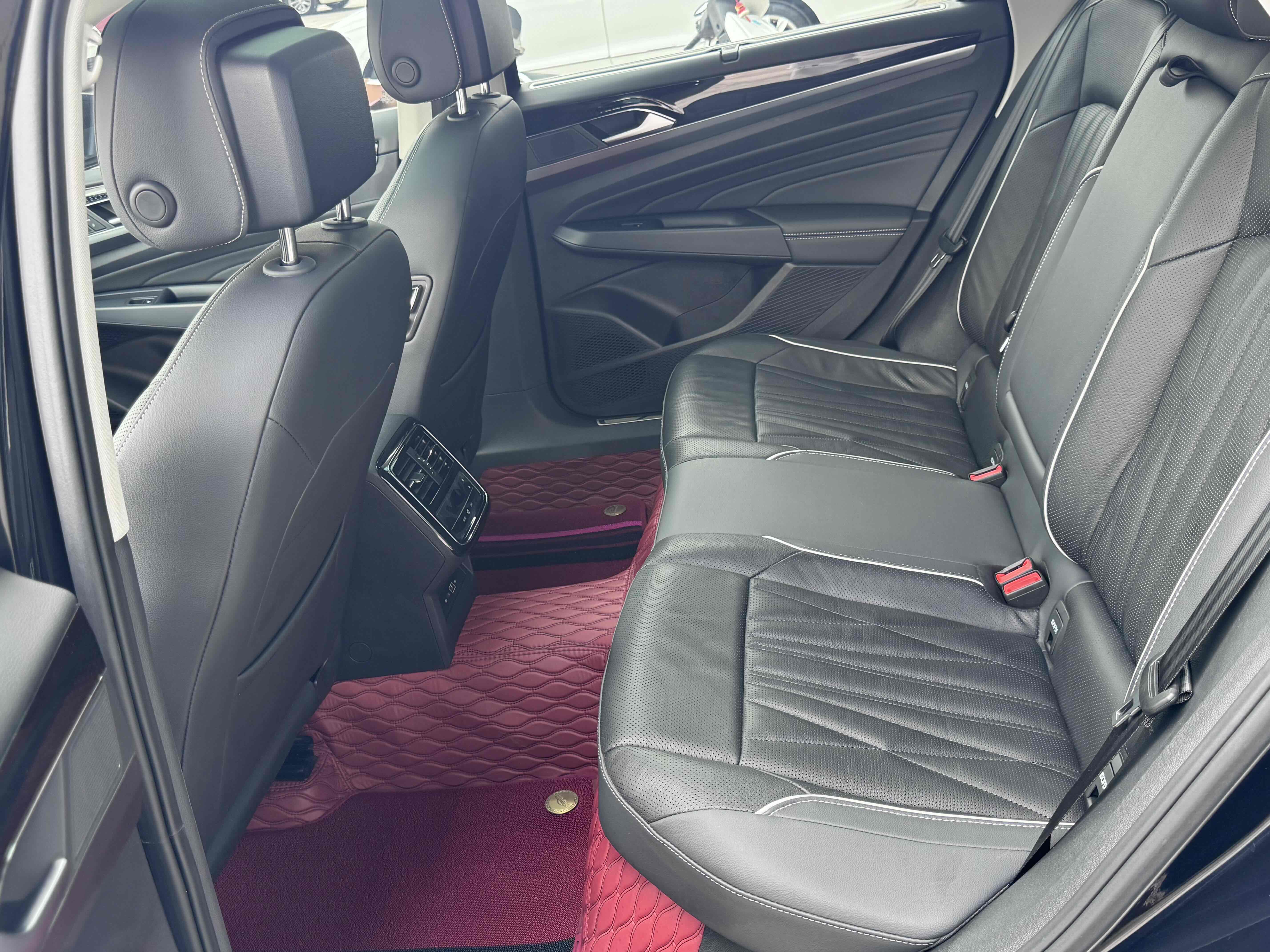 Volkswagen Passat 2023 car image #9
